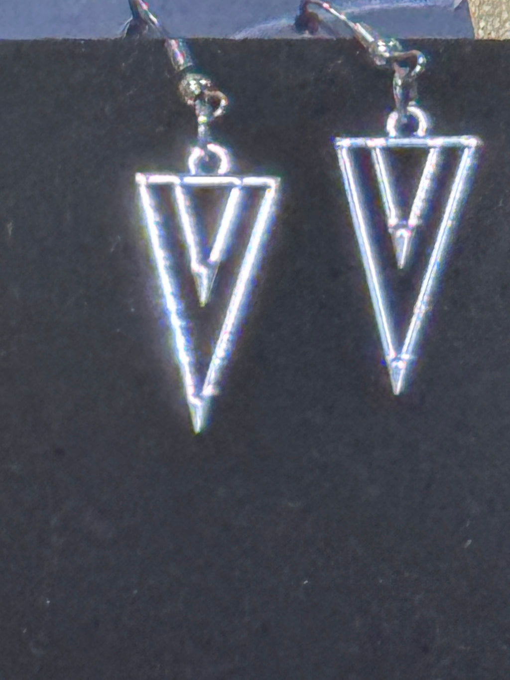 Paparazzi "Bite The Big One" Silver Geometric Triangle Necklace & Earring Set ✨