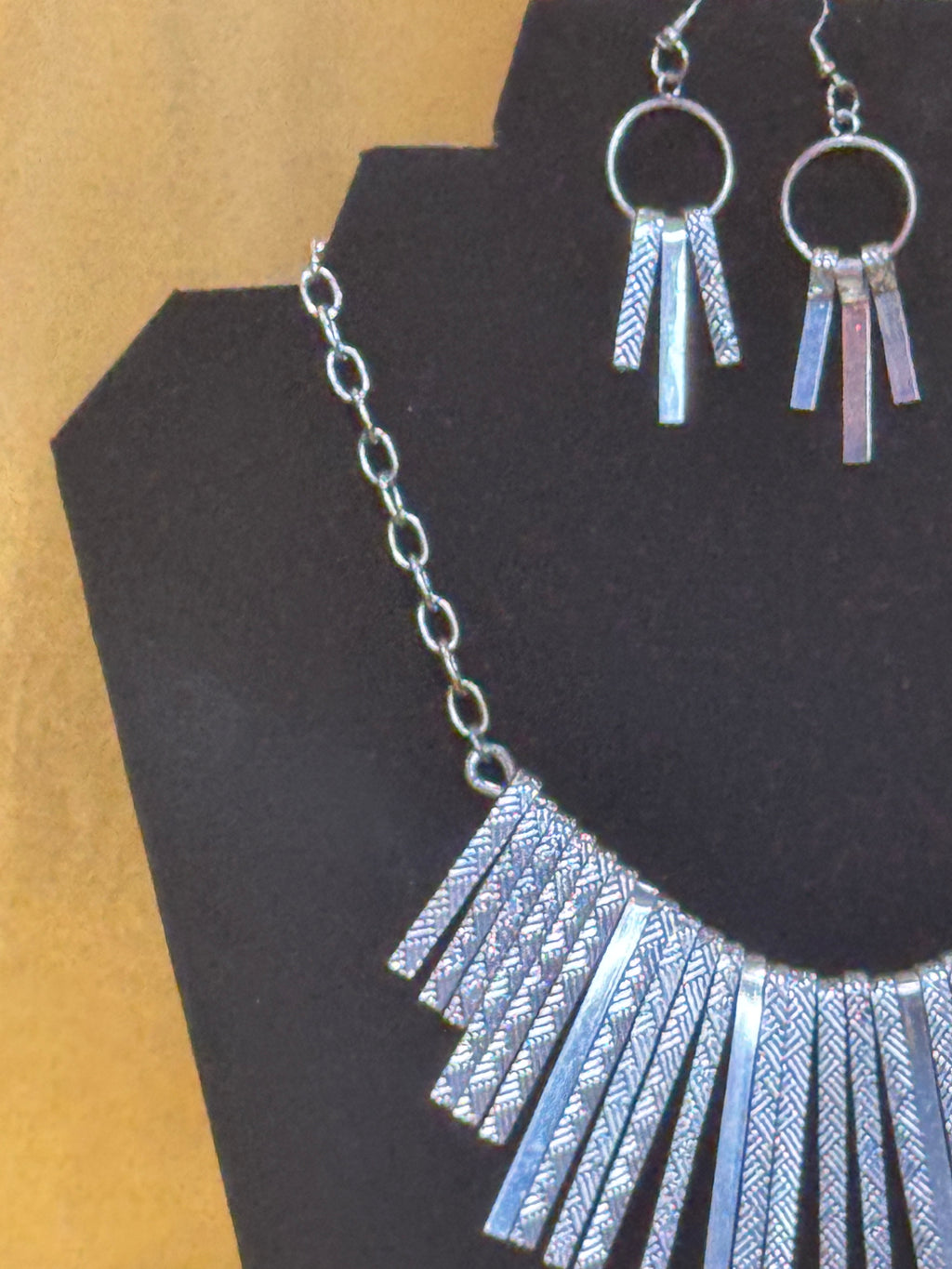 Paparazzi "Welcome to the Pack" Silver Fringe Statement Necklace & Earring Set – NWT