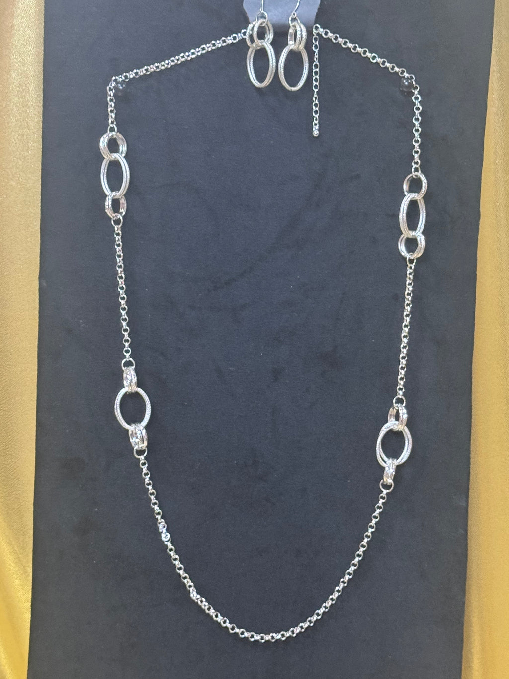Paparazzi "Pageant Princess" Silver Necklace & Earring Set