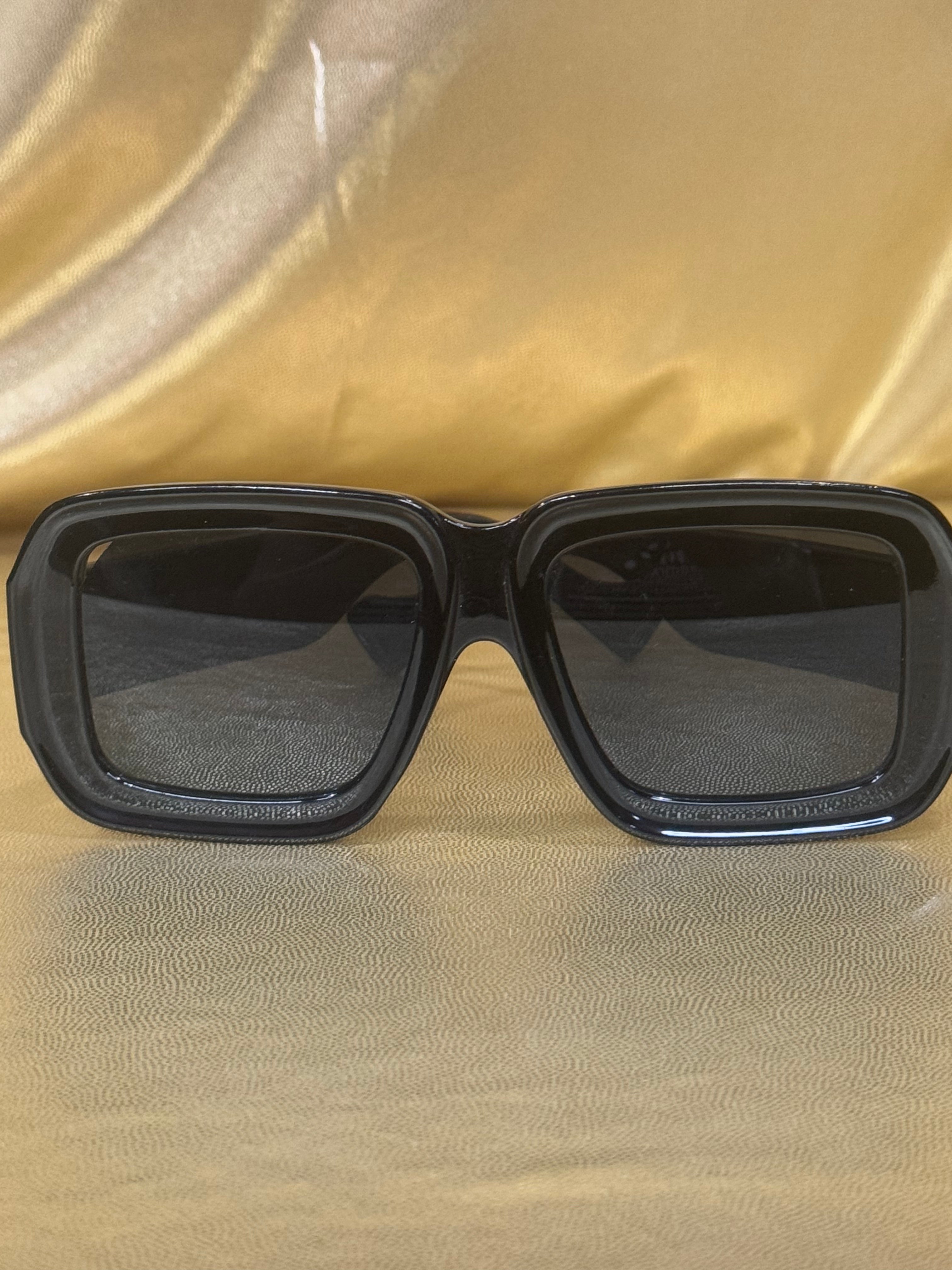 Vintage 70s Vibe Oversized Chunky Black Square Sunglasses – Retro Chic