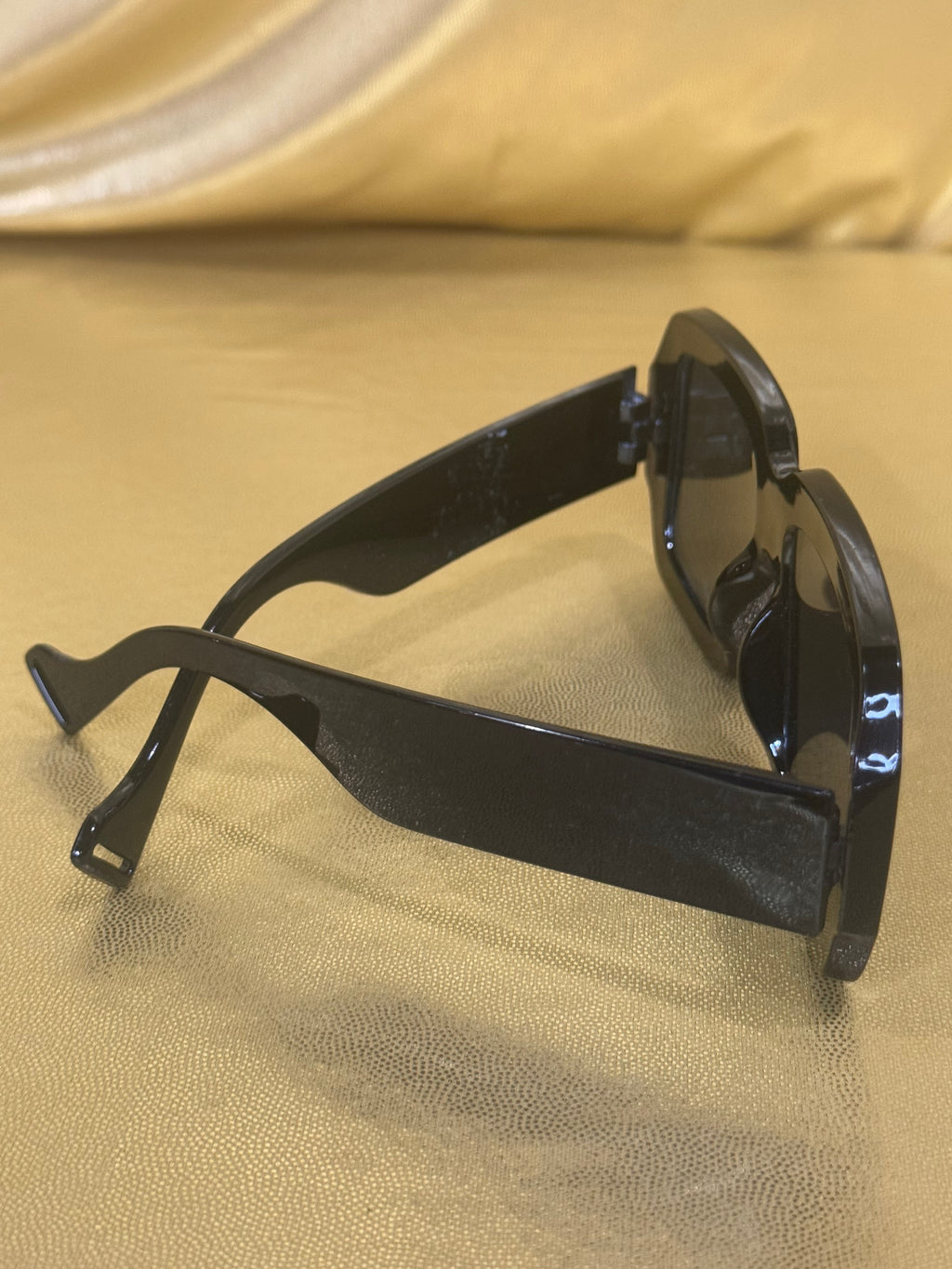 Vintage 70s Vibe Oversized Chunky Black Square Sunglasses – Retro Chic