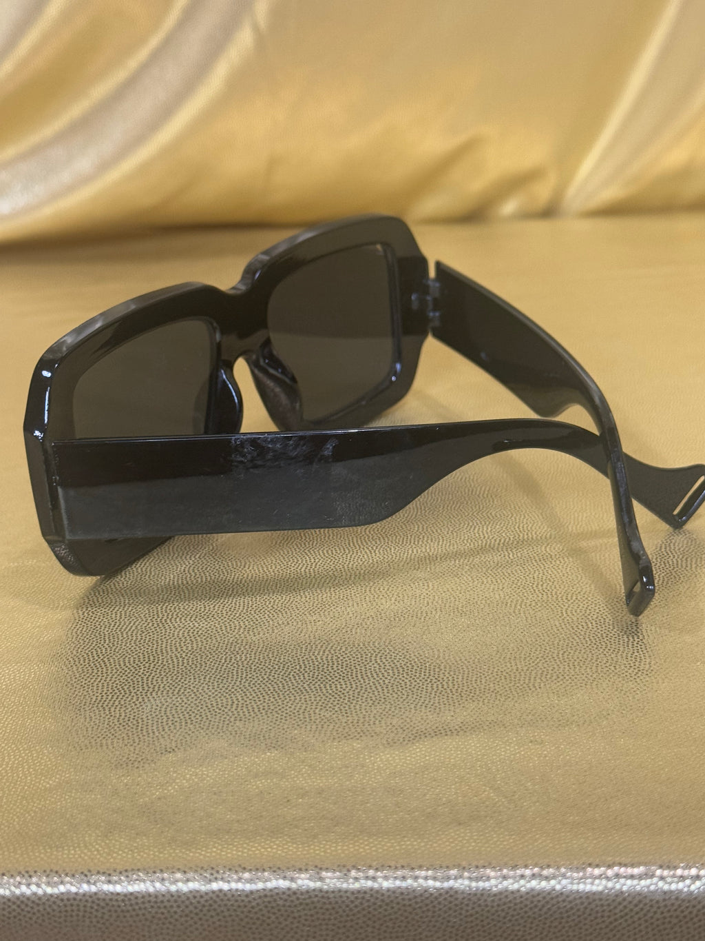 Vintage 70s Vibe Oversized Chunky Black Square Sunglasses – Retro Chic