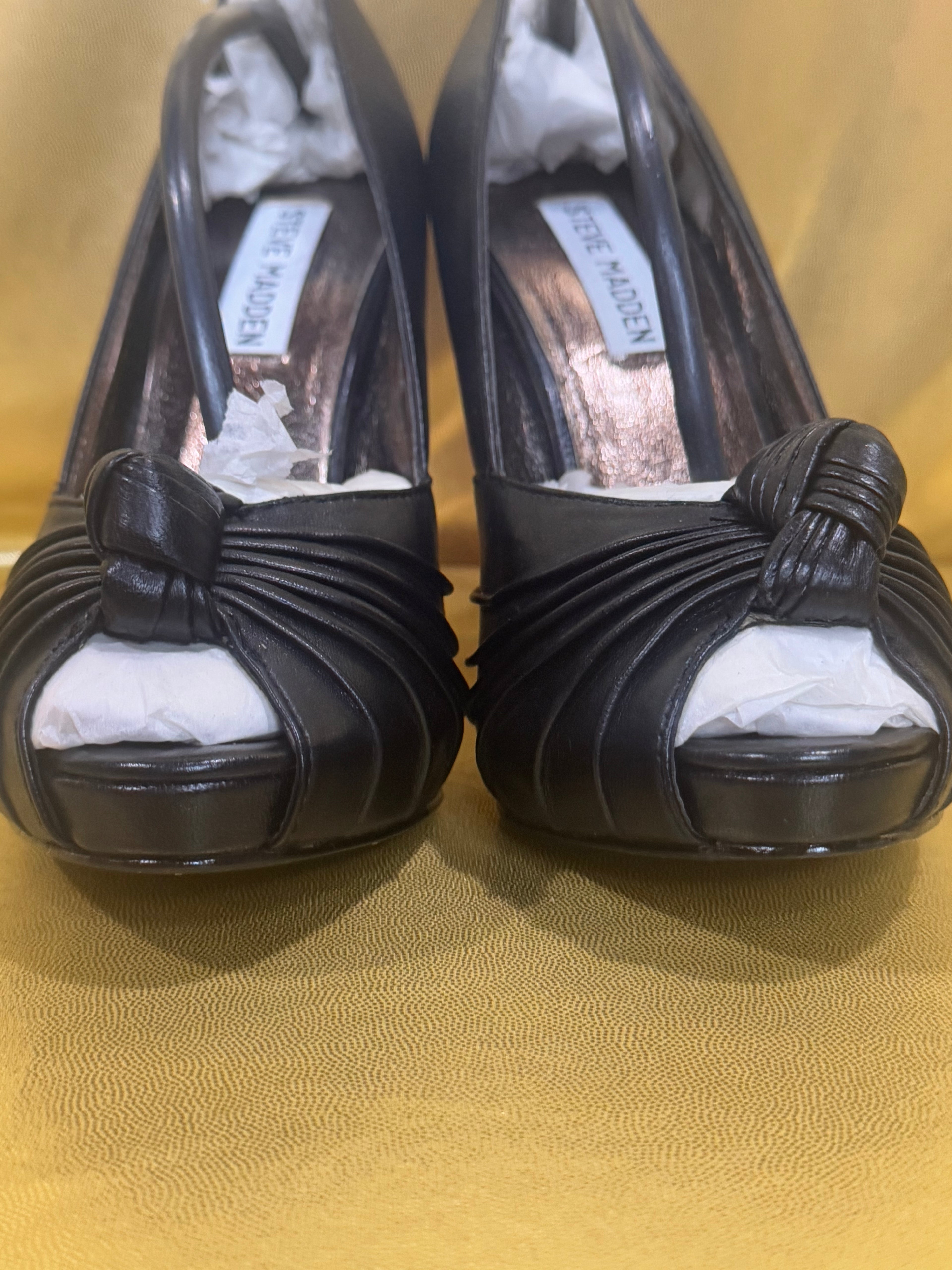Steve Madden Leilana Black Leather Peep-Toe Platform Stiletto Heels Size 7 NWOB