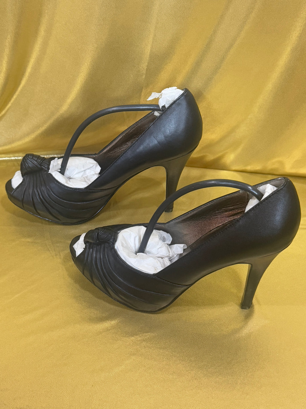 Steve Madden Leilana Black Leather Peep-Toe Platform Stiletto Heels Size 7 NWOB
