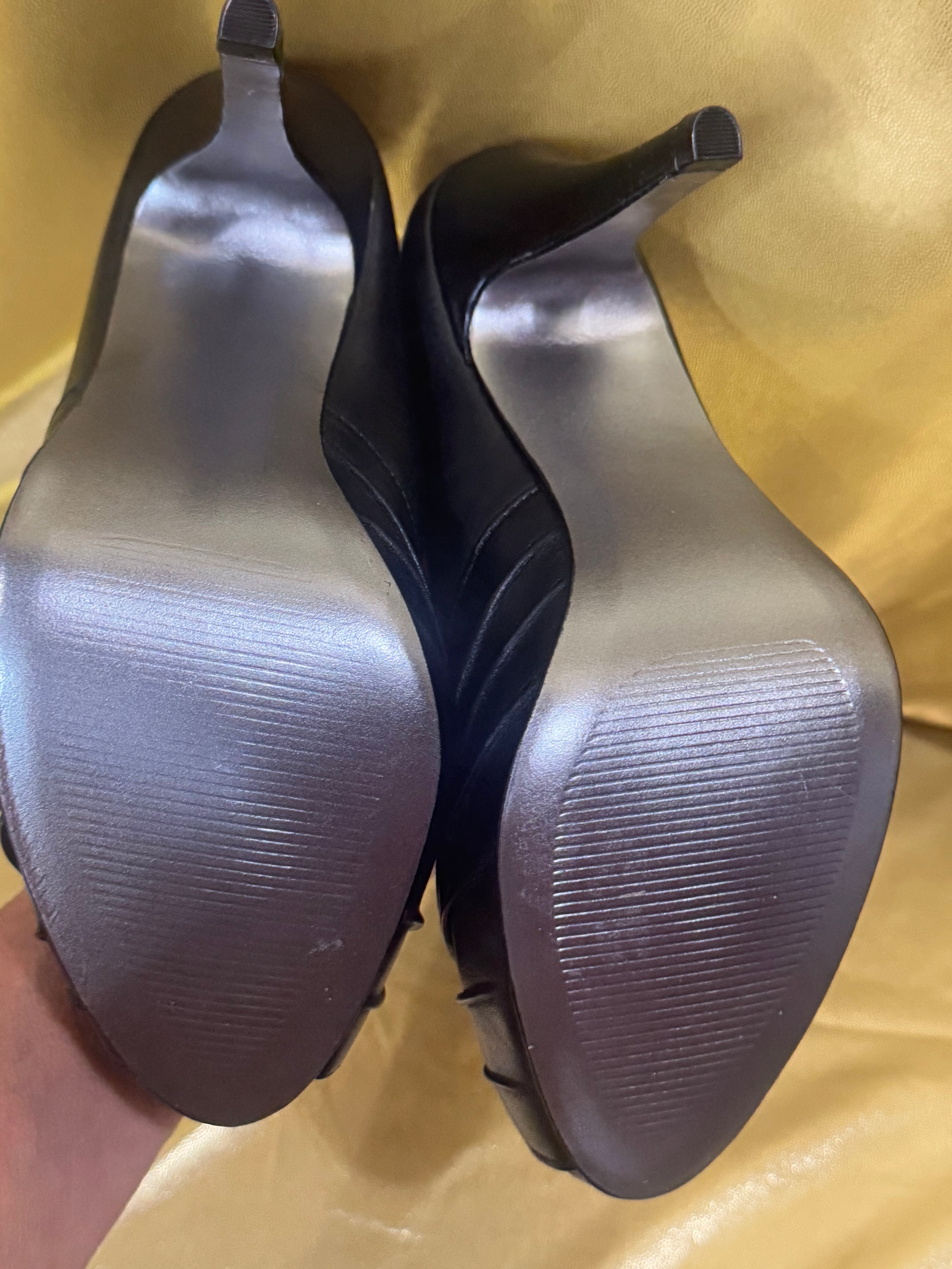 Steve Madden Leilana Black Leather Peep-Toe Platform Stiletto Heels Size 7 NWOB
