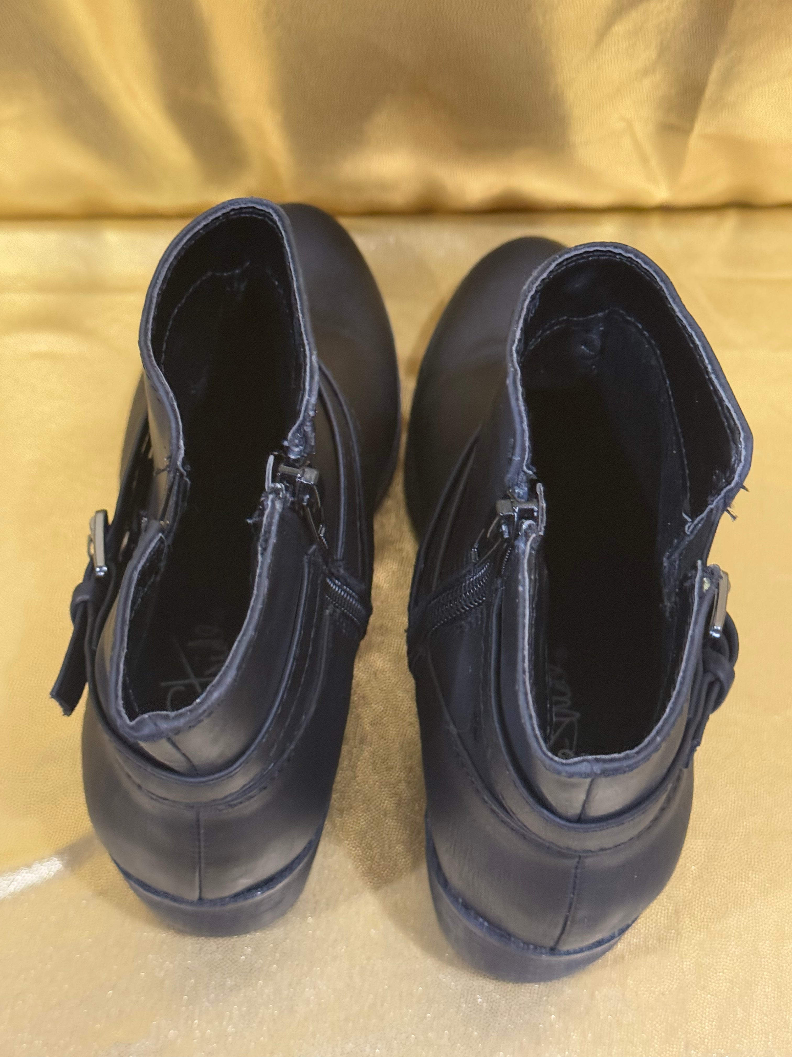 LifeStride Ionic Black Ankle Boots Strap Buckle Block Heel Size 6.5M NWOB