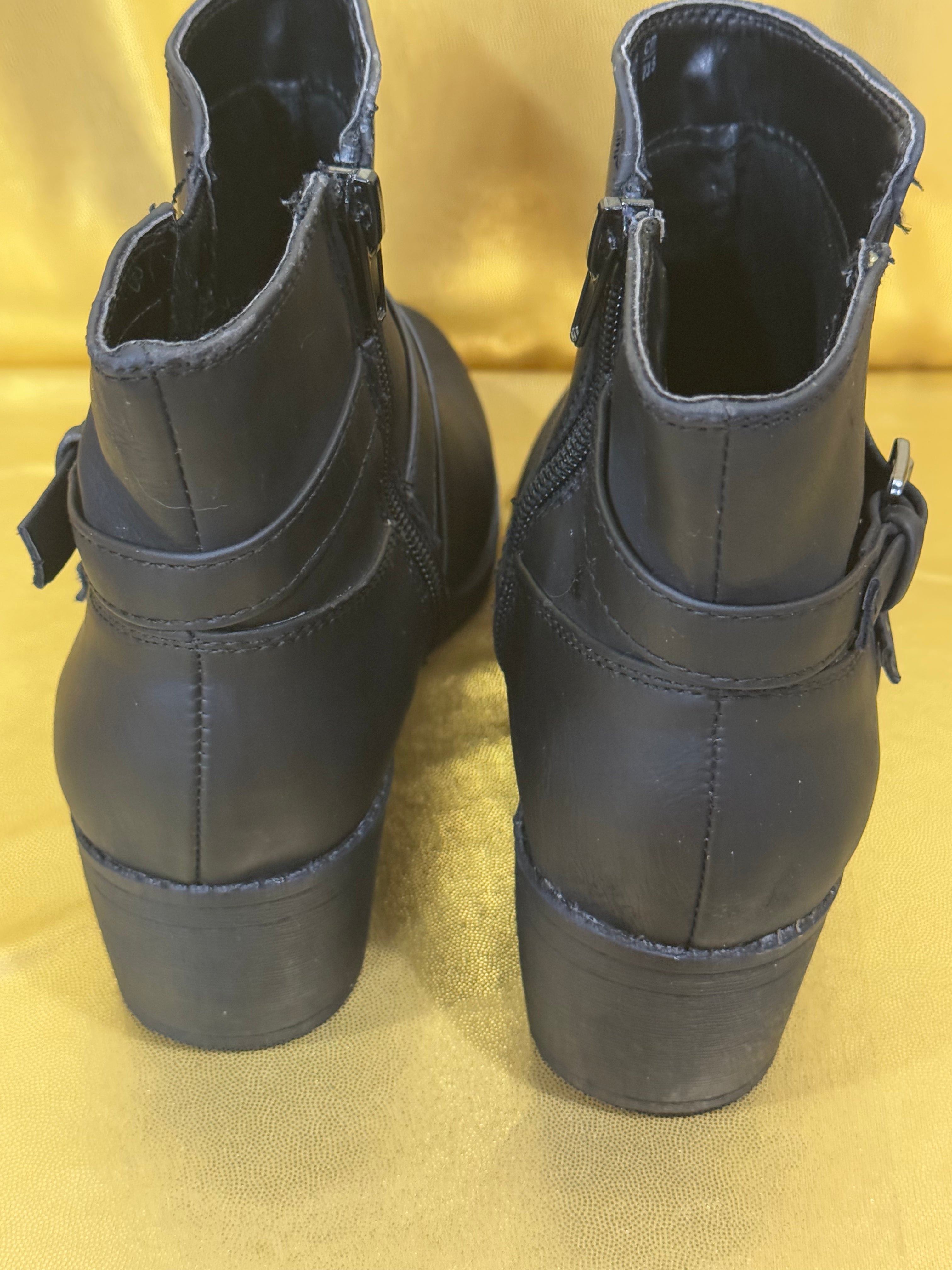 LifeStride Ionic Black Ankle Boots Strap Buckle Block Heel Size 6.5M NWOB