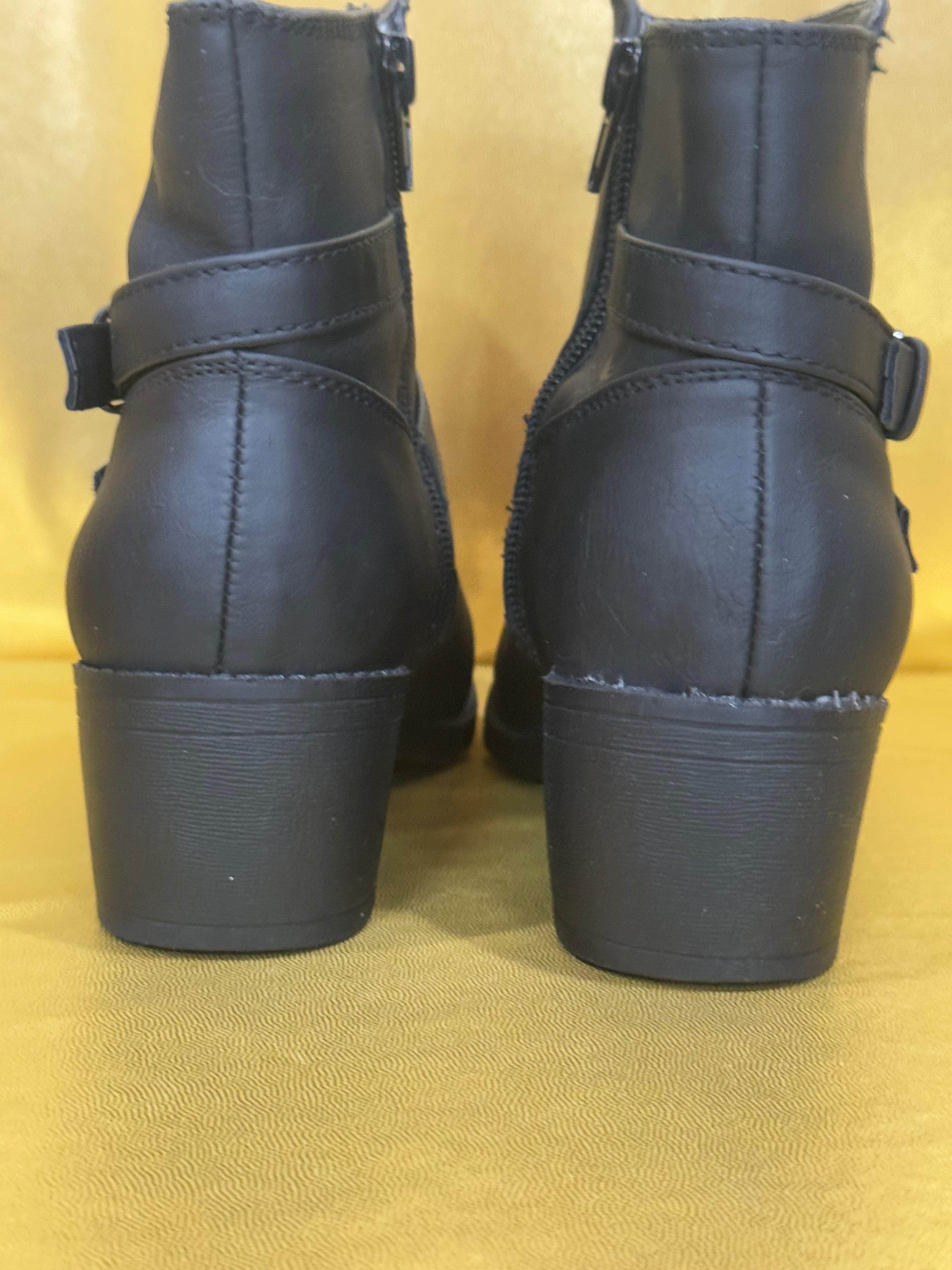 LifeStride Ionic Black Ankle Boots Strap Buckle Block Heel Size 6.5M NWOB