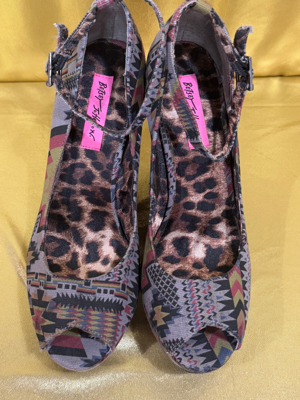 Betsey Johnson Minzie Tribal Aztec Wedge Sandals Peep Toe Size 8M NWOB