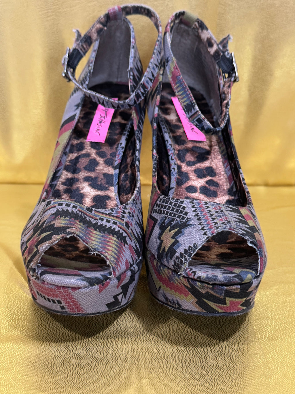 Betsey Johnson Minzie Tribal Aztec Wedge Sandals Peep Toe Size 8M NWOB