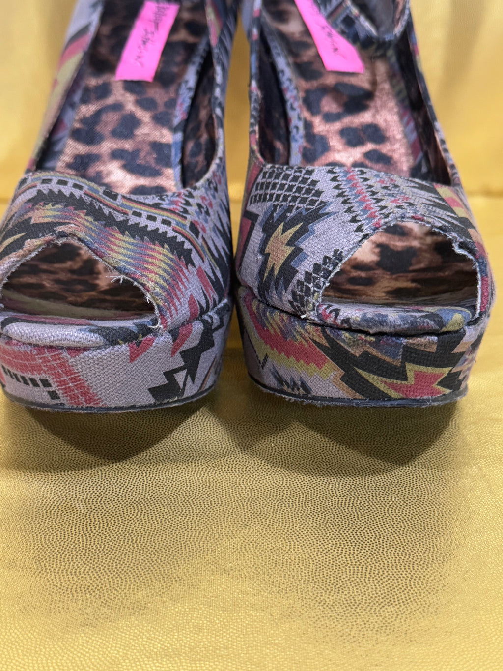 Betsey Johnson Minzie Tribal Aztec Wedge Sandals Peep Toe Size 8M NWOB