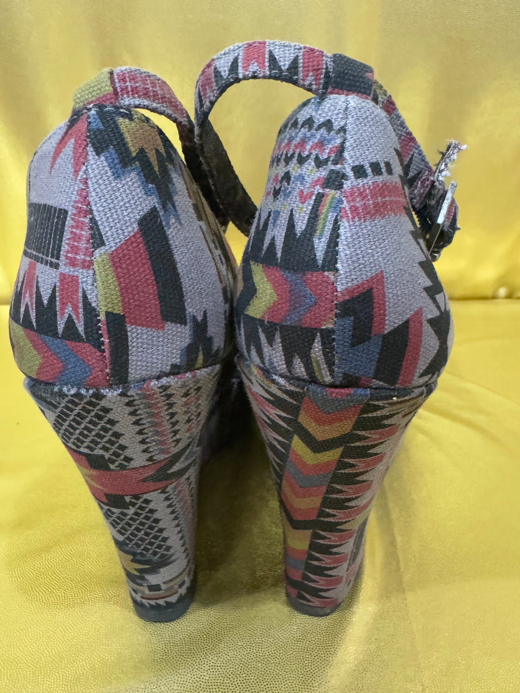 Betsey Johnson Minzie Tribal Aztec Wedge Sandals Peep Toe Size 8M NWOB