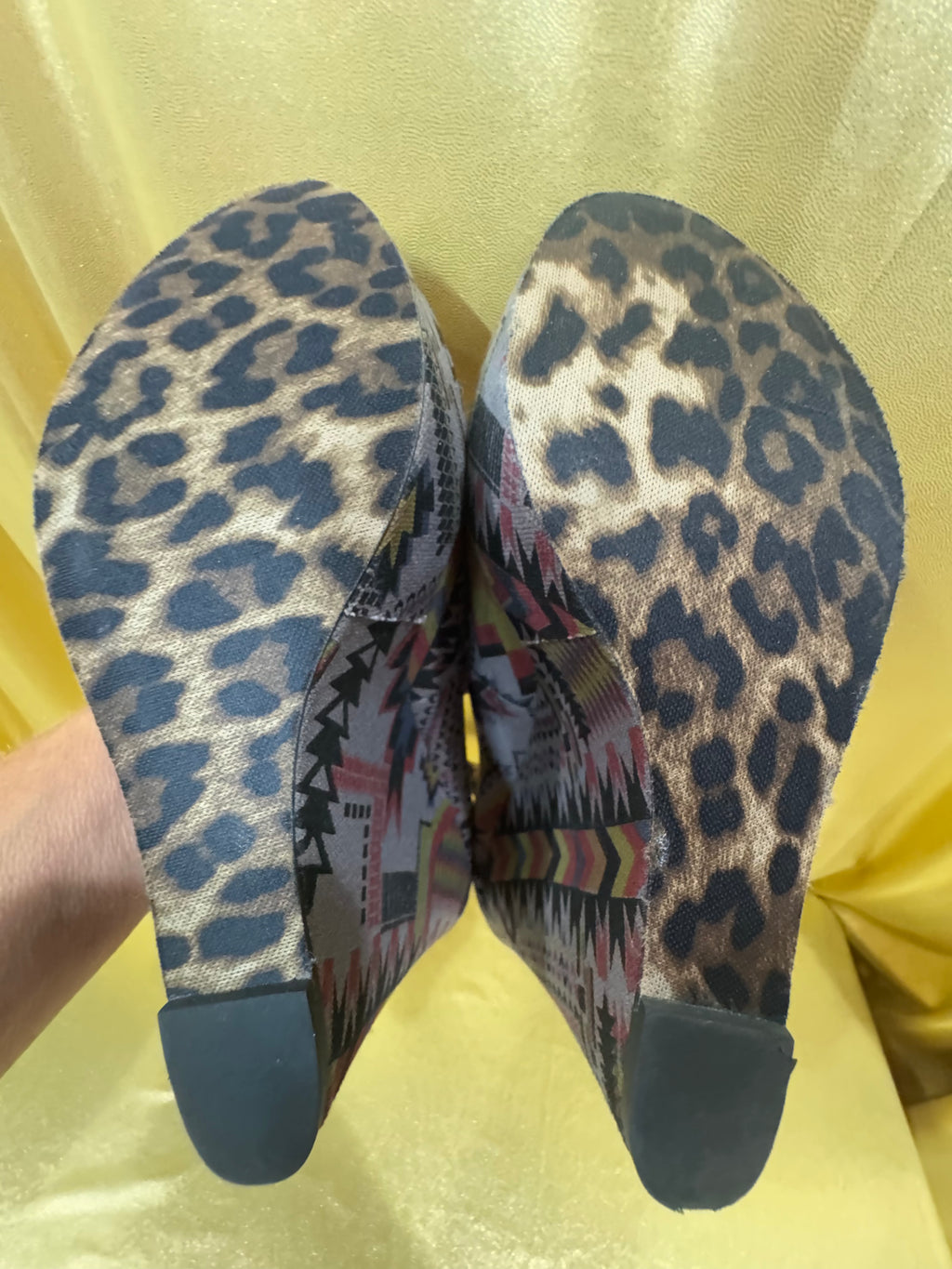 Betsey Johnson Minzie Tribal Aztec Wedge Sandals Peep Toe Size 8M NWOB