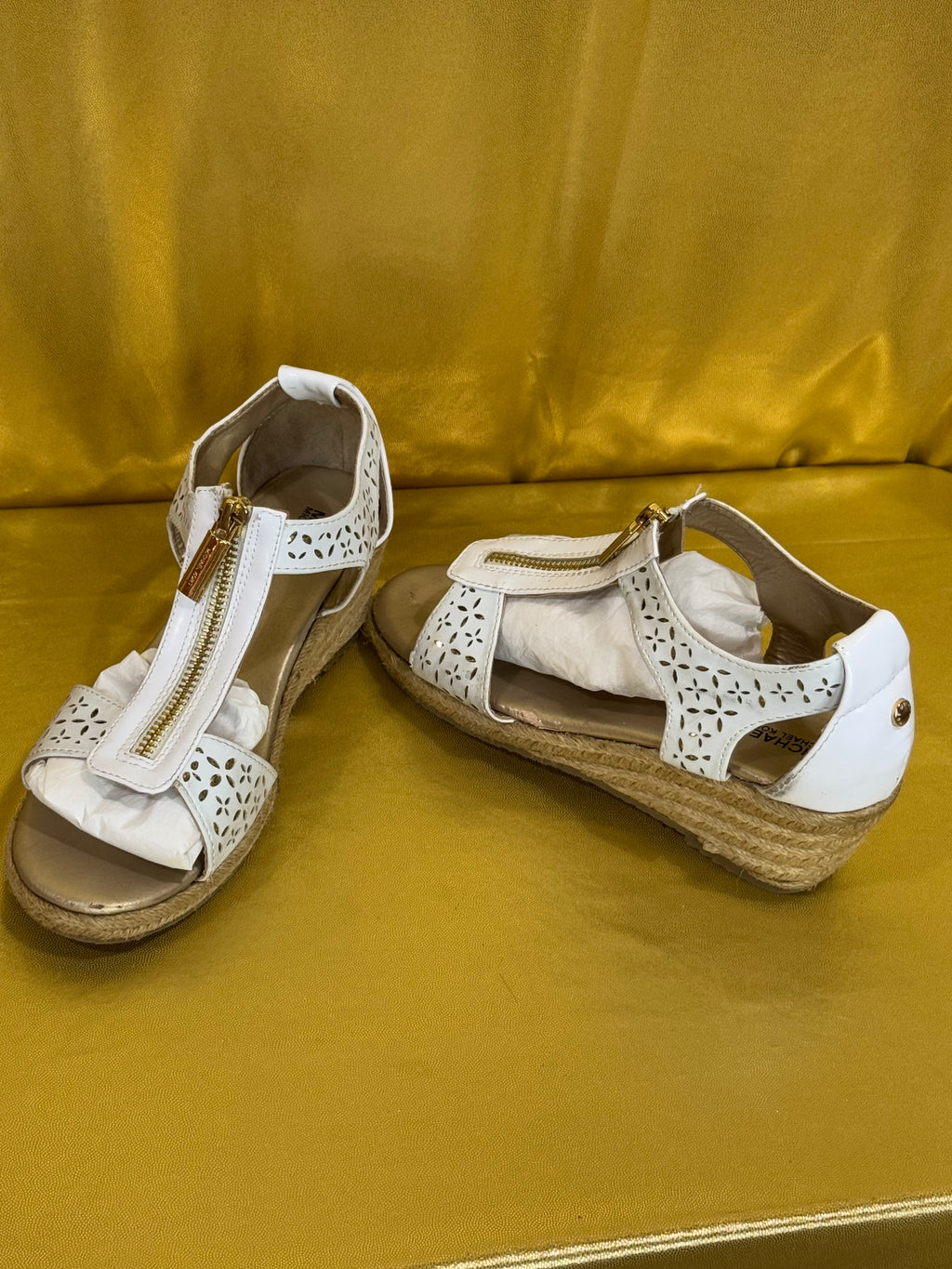NWOB Michael Kors Berkley Laser-Cut Floral Wedge Sandals White Size 5