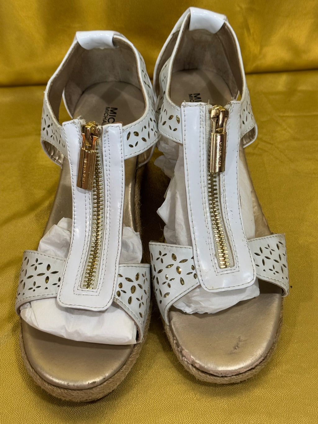 NWOB Michael Kors Berkley Laser-Cut Floral Wedge Sandals White Size 5