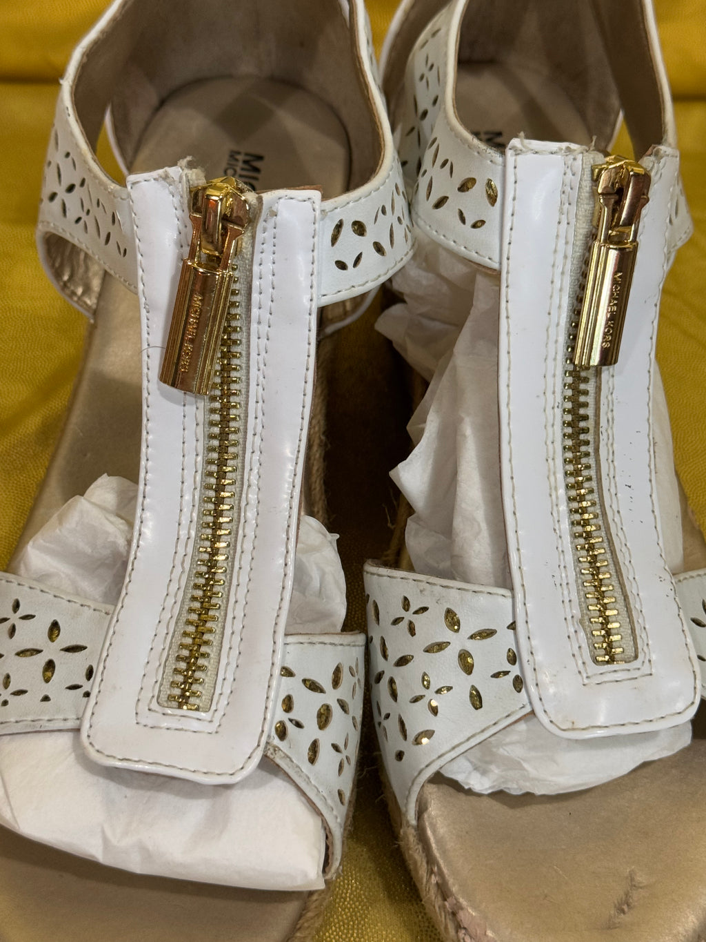 NWOB Michael Kors Berkley Laser-Cut Floral Wedge Sandals White Size 5