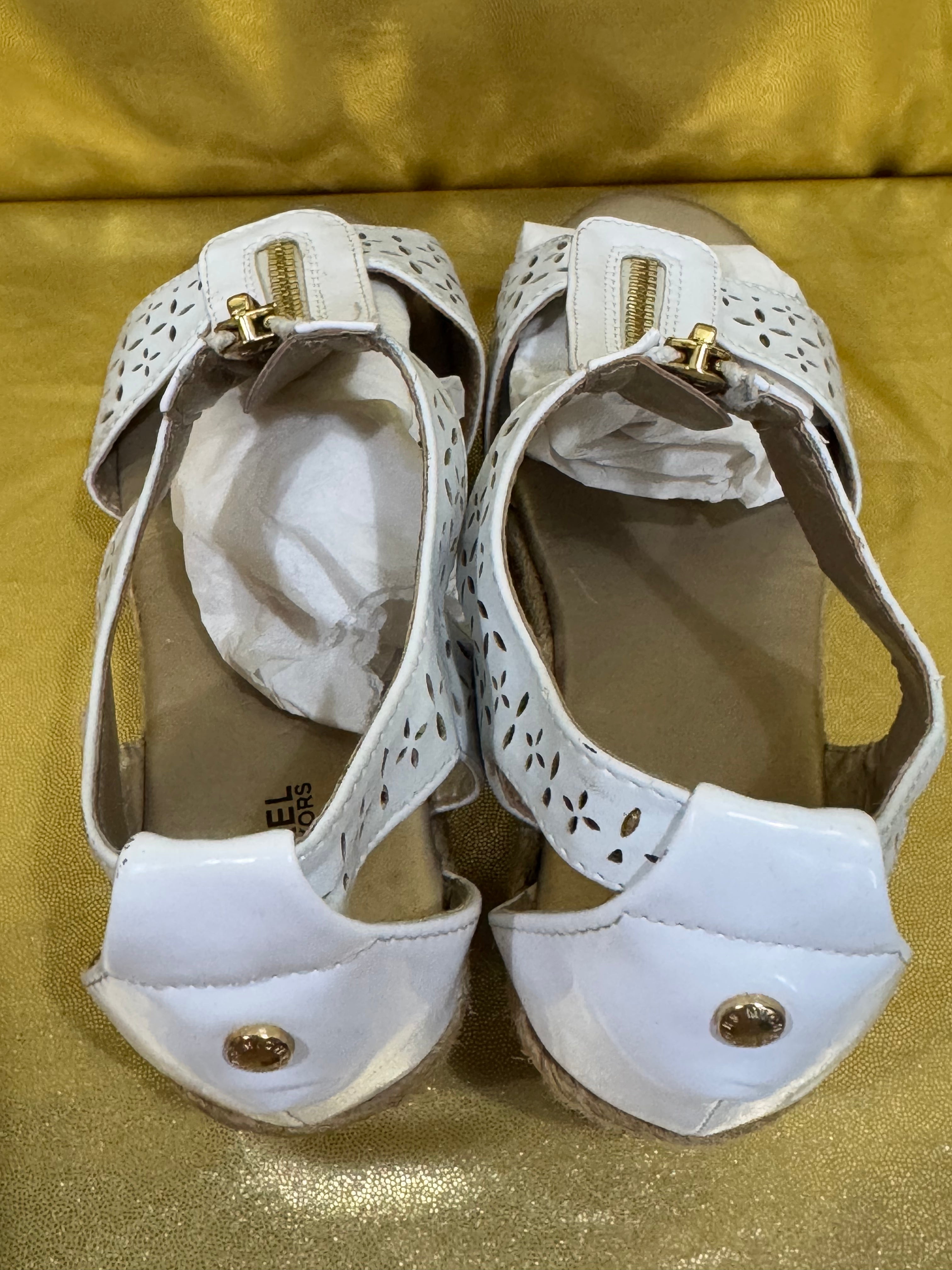 NWOB Michael Kors Berkley Laser-Cut Floral Wedge Sandals White Size 5