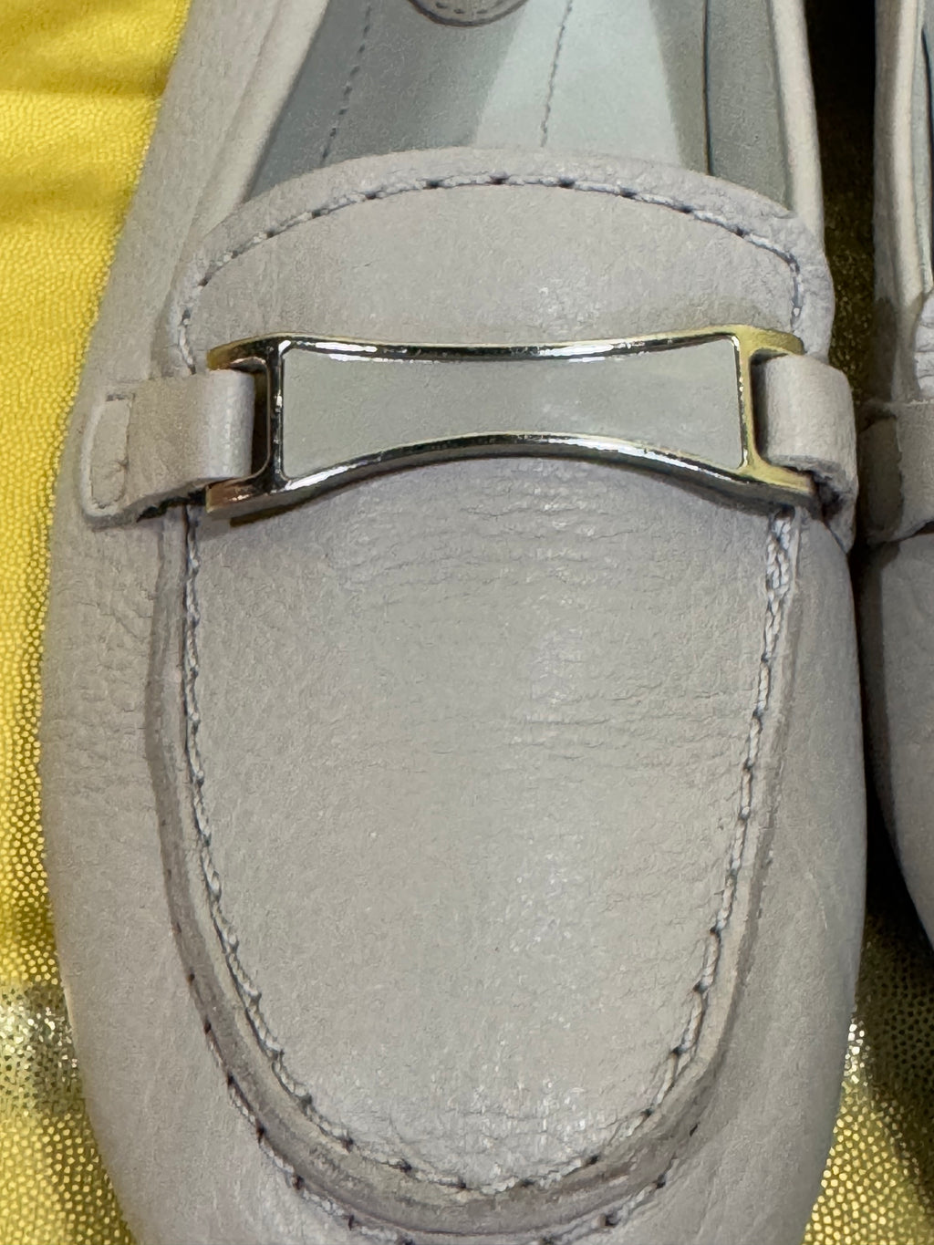 Trotters Reagan Beige Pebbled Leather Loafers Size 8.5 N New