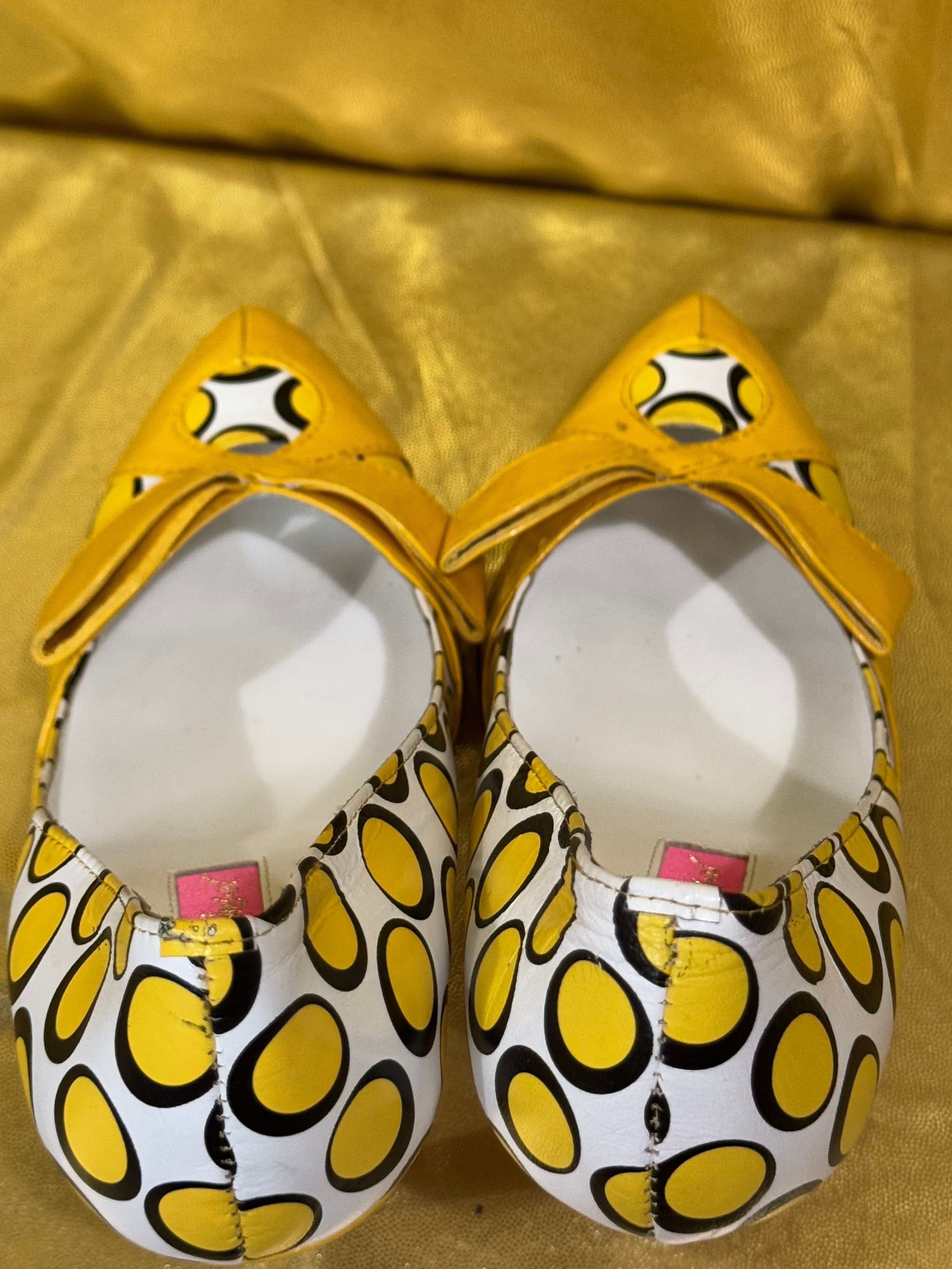 Vintage Betsey Johnson Yellow Polka Dot Patent Bow Heels - Size 7.5 M New