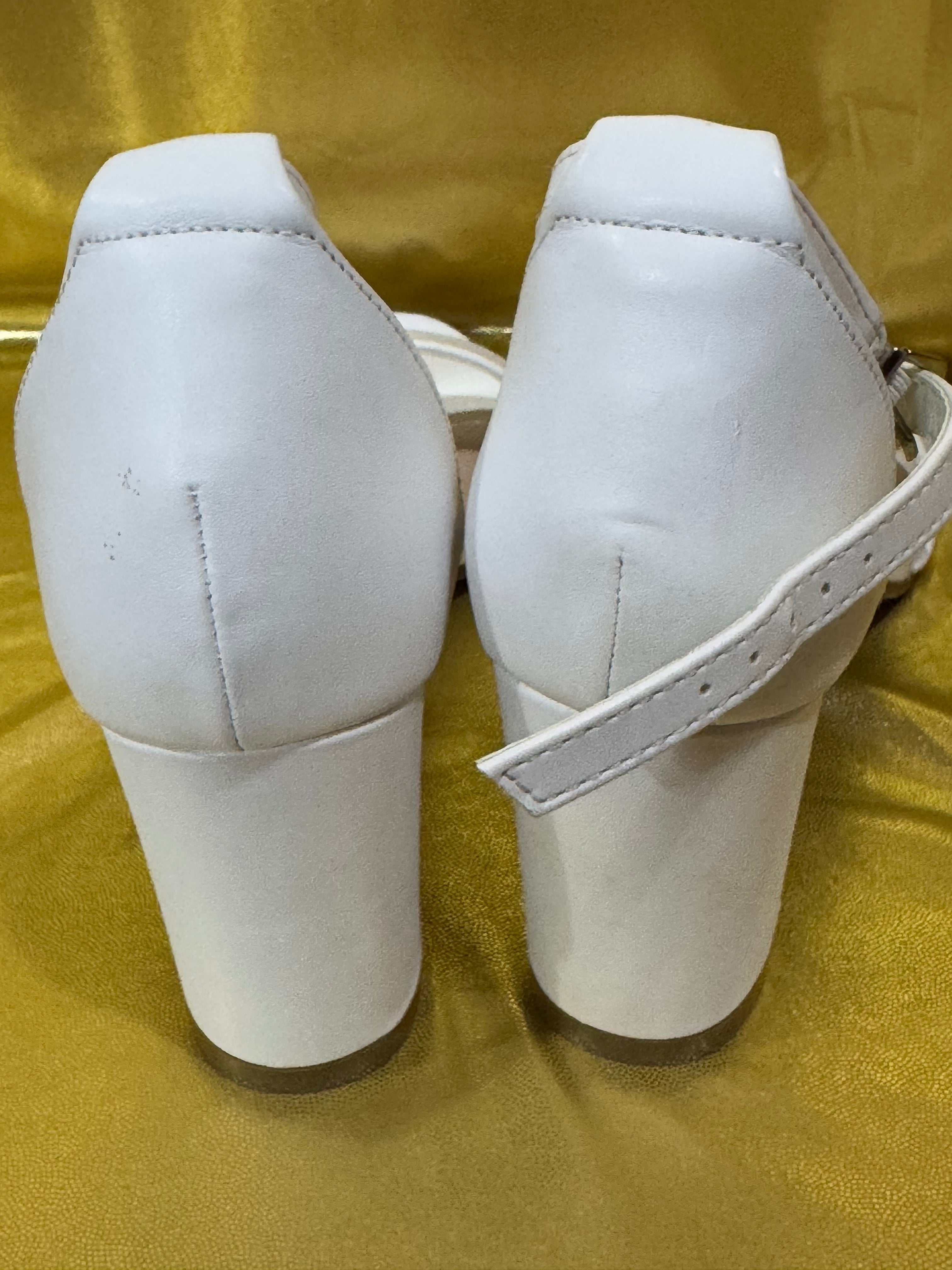 New Dominique Nicole Paula White Ankle Strap Block Heel Sandals Size 10M