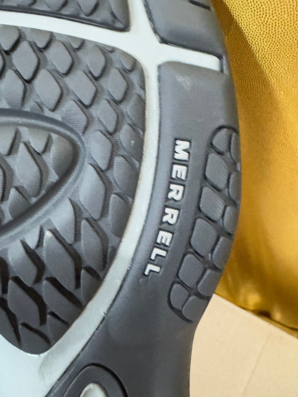 NIB Merrell Encore Ice Faux-Fur Lined Leather Clogs – Metallic/Gray, Size 7.5