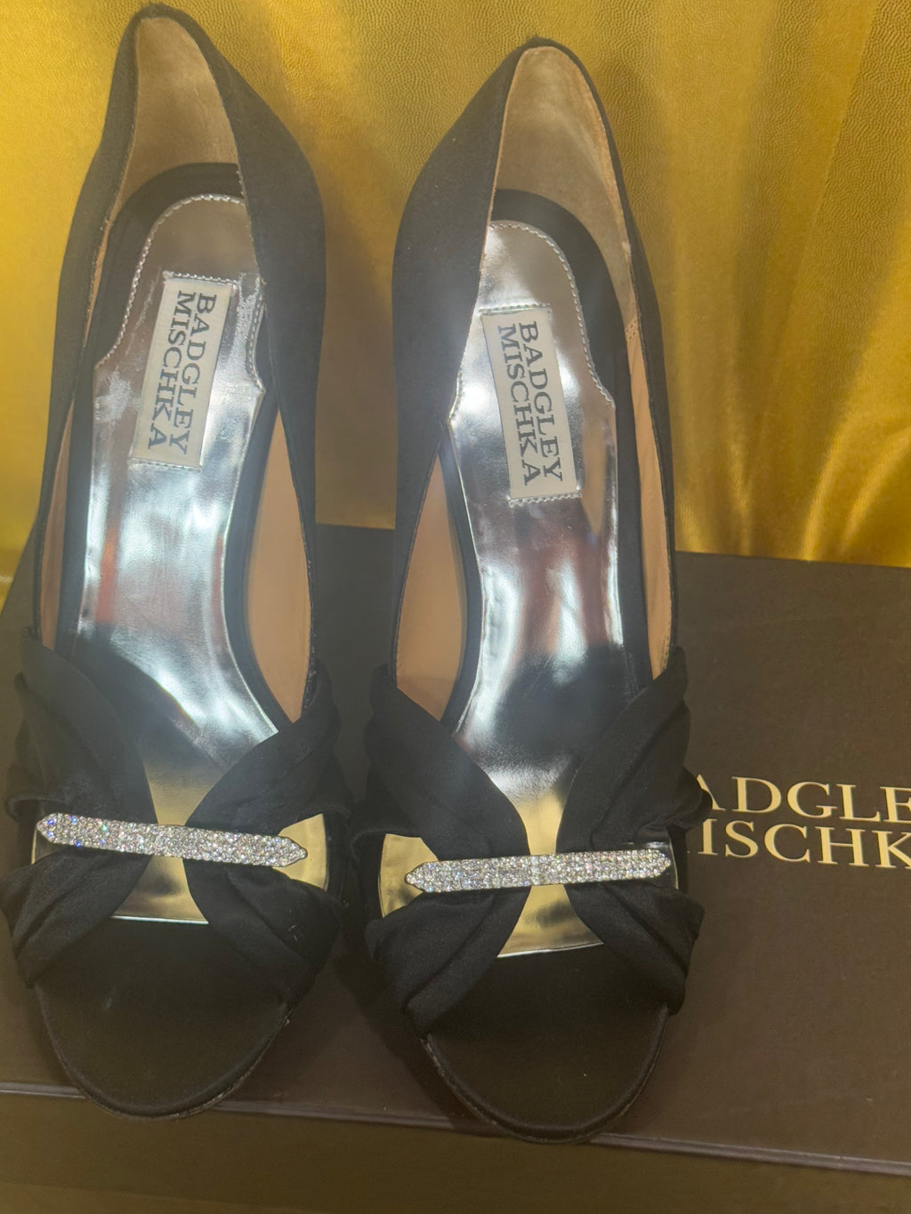 Badgley Mischka Rosali Black Satin Crystal Embellished Pumps Heels Size 7 NIB