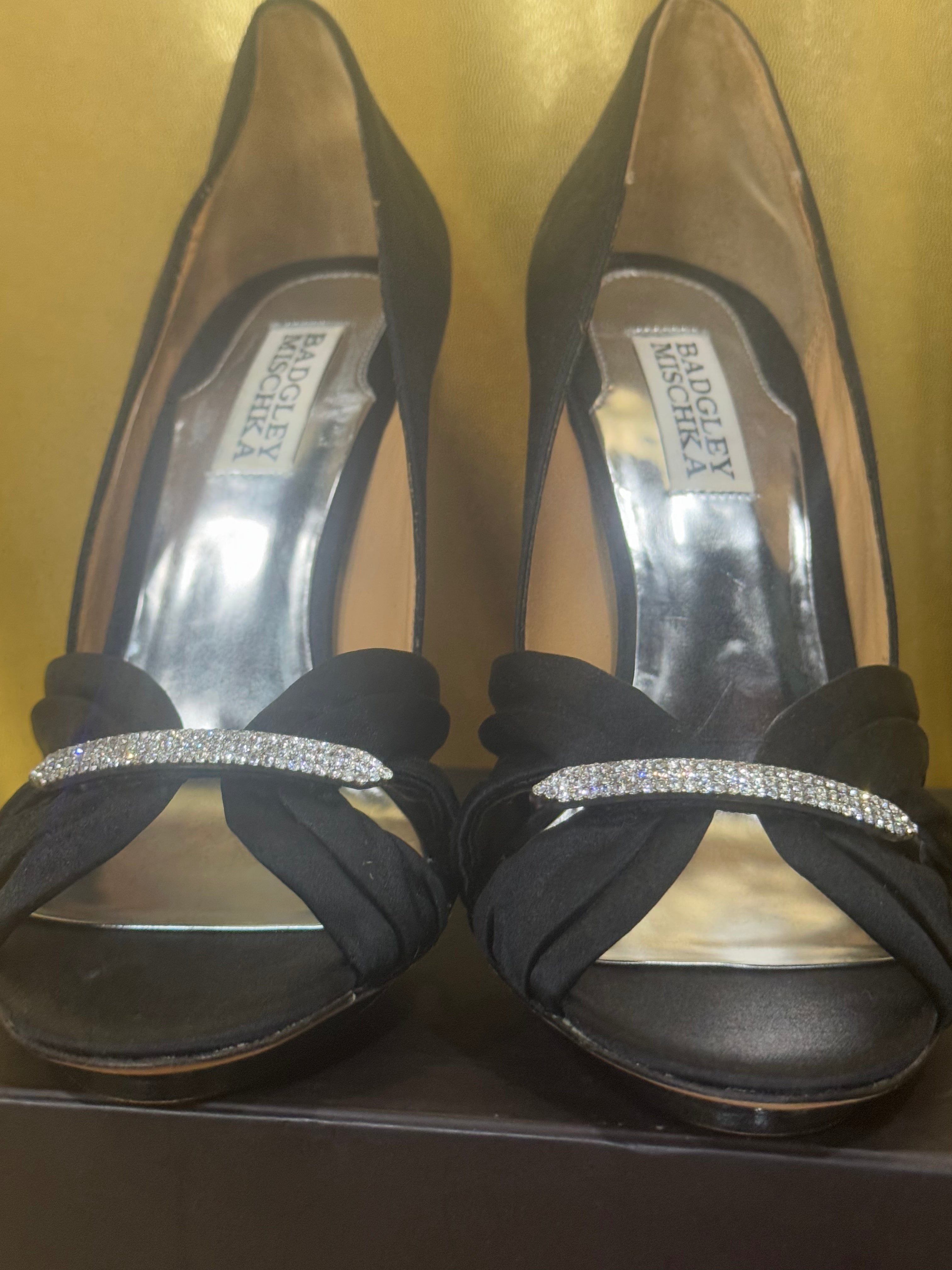 Badgley Mischka Rosali Black Satin Crystal Embellished Pumps Heels Size 7 NIB