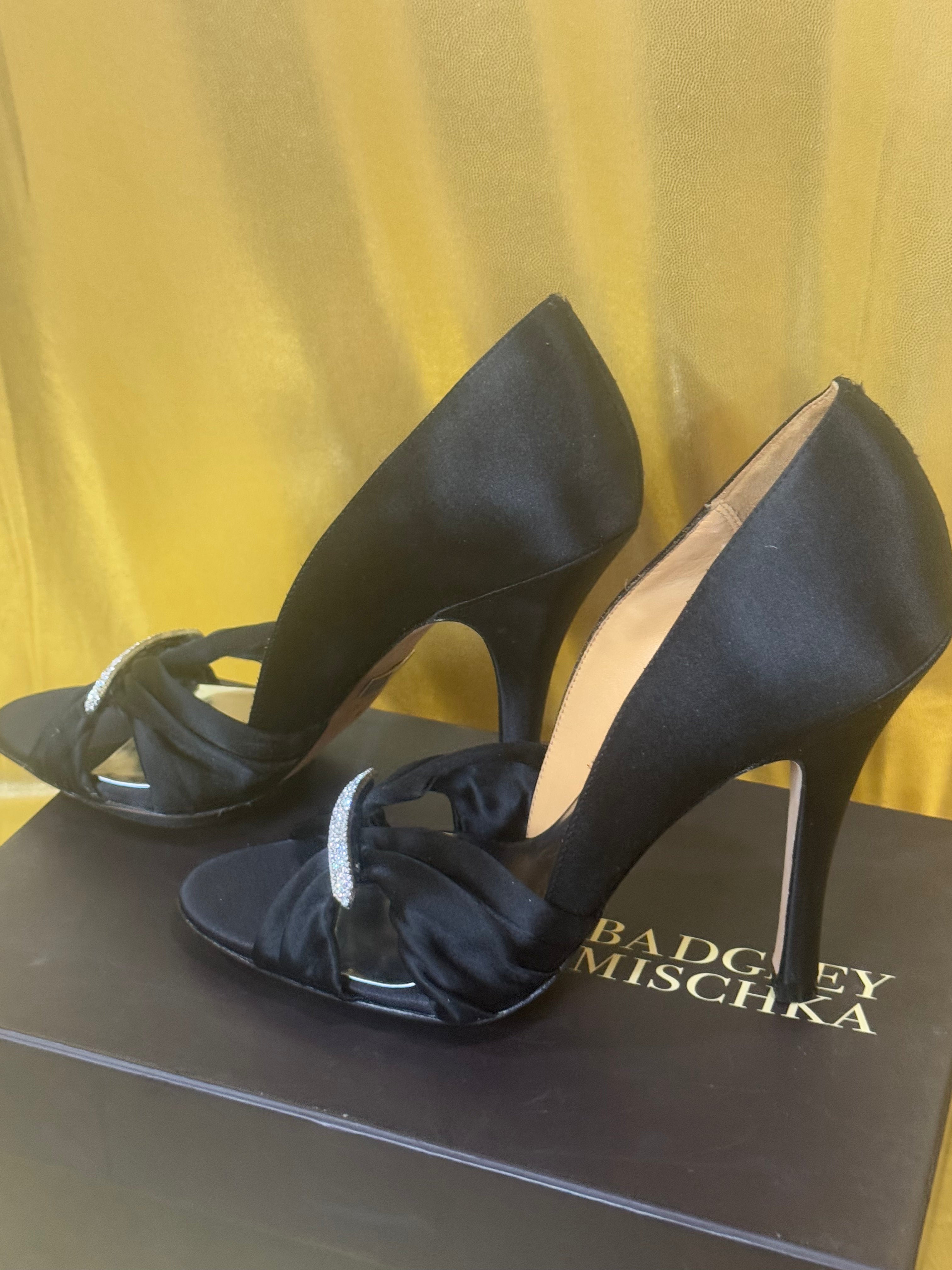Badgley Mischka Rosali Black Satin Crystal Embellished Pumps Heels Size 7 NIB