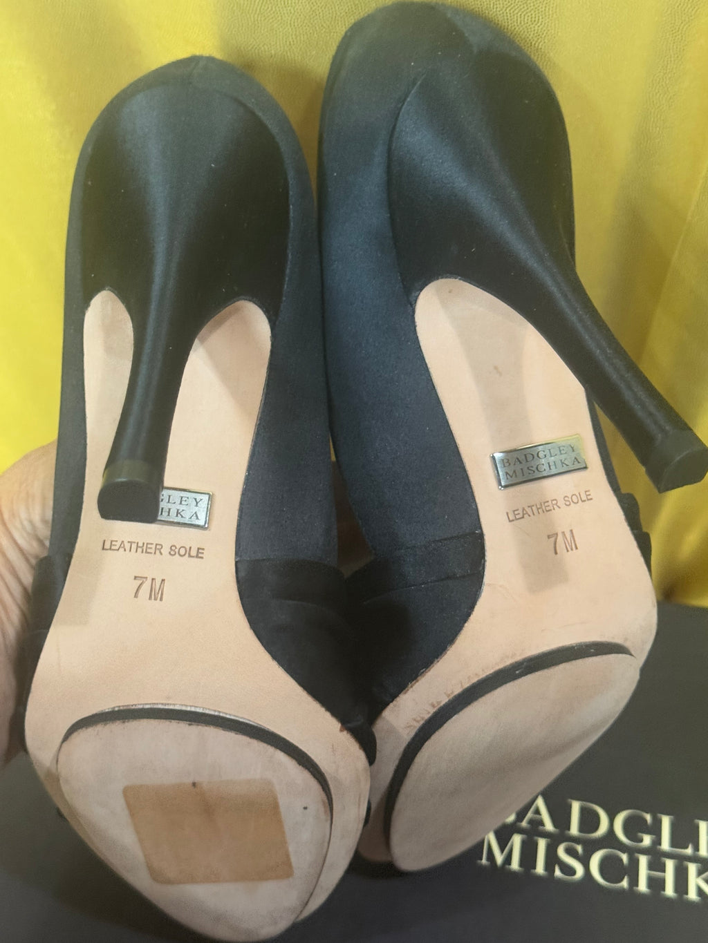 Badgley Mischka Rosali Black Satin Crystal Embellished Pumps Heels Size 7 NIB