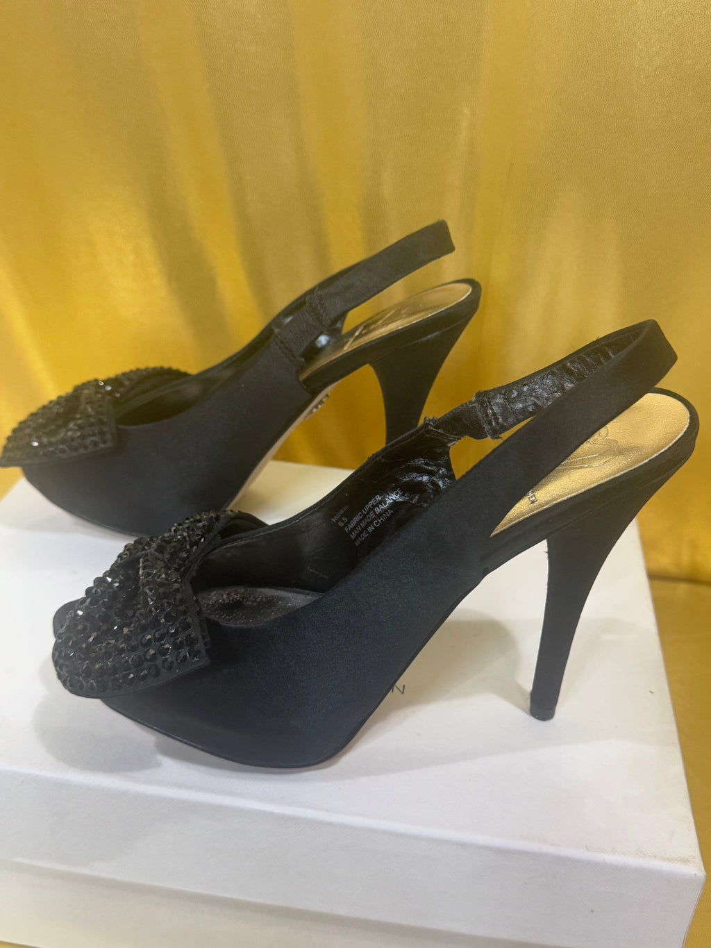 NIB Steve Madden MINNI Black Satin Sequin Bow Platform Slingback Heels Size 6.5
