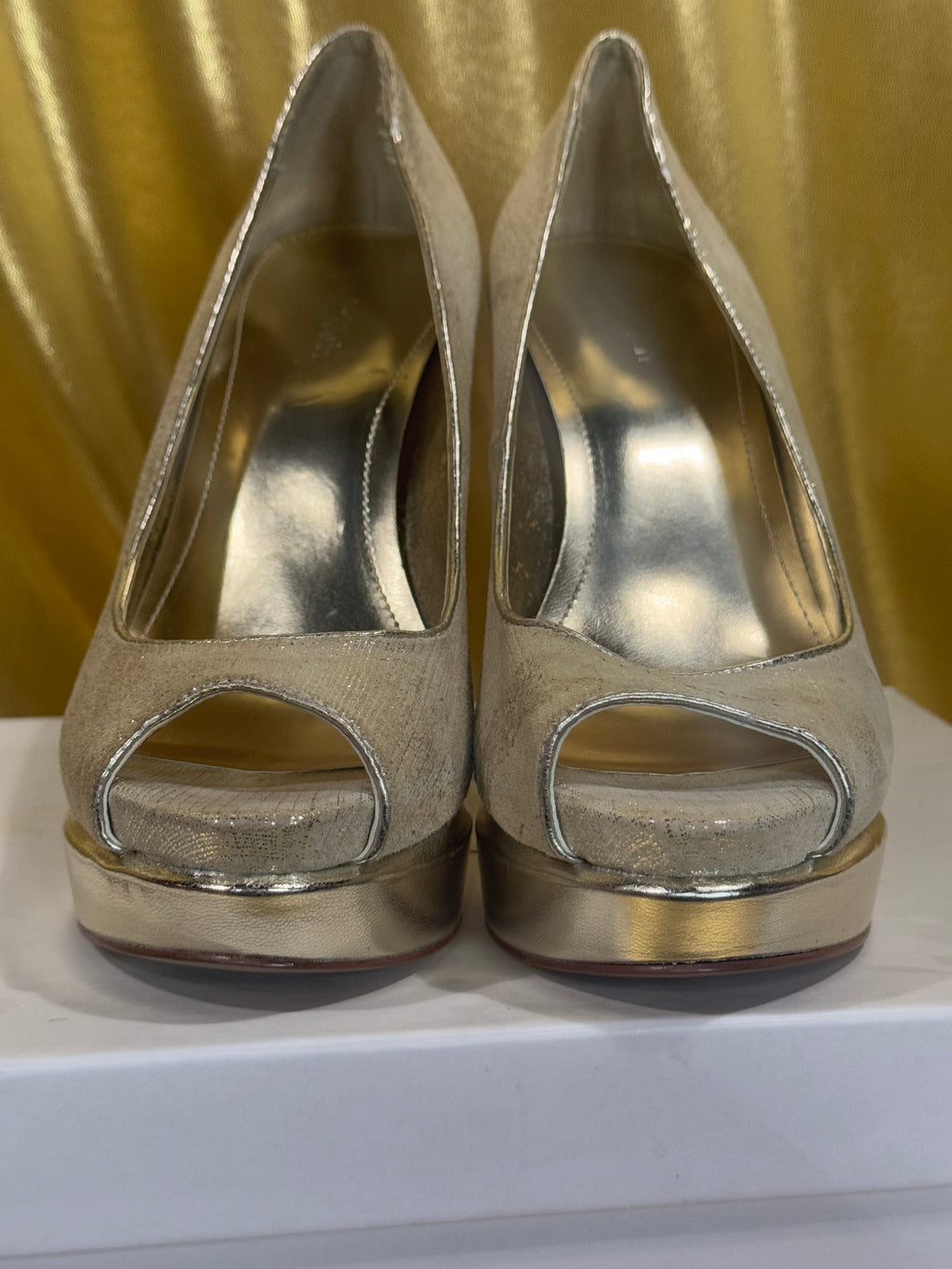 NIB Calvin Klein Arielle Platinum Metallic Platform Peep-Toe Pumps Heels - Sz 7M