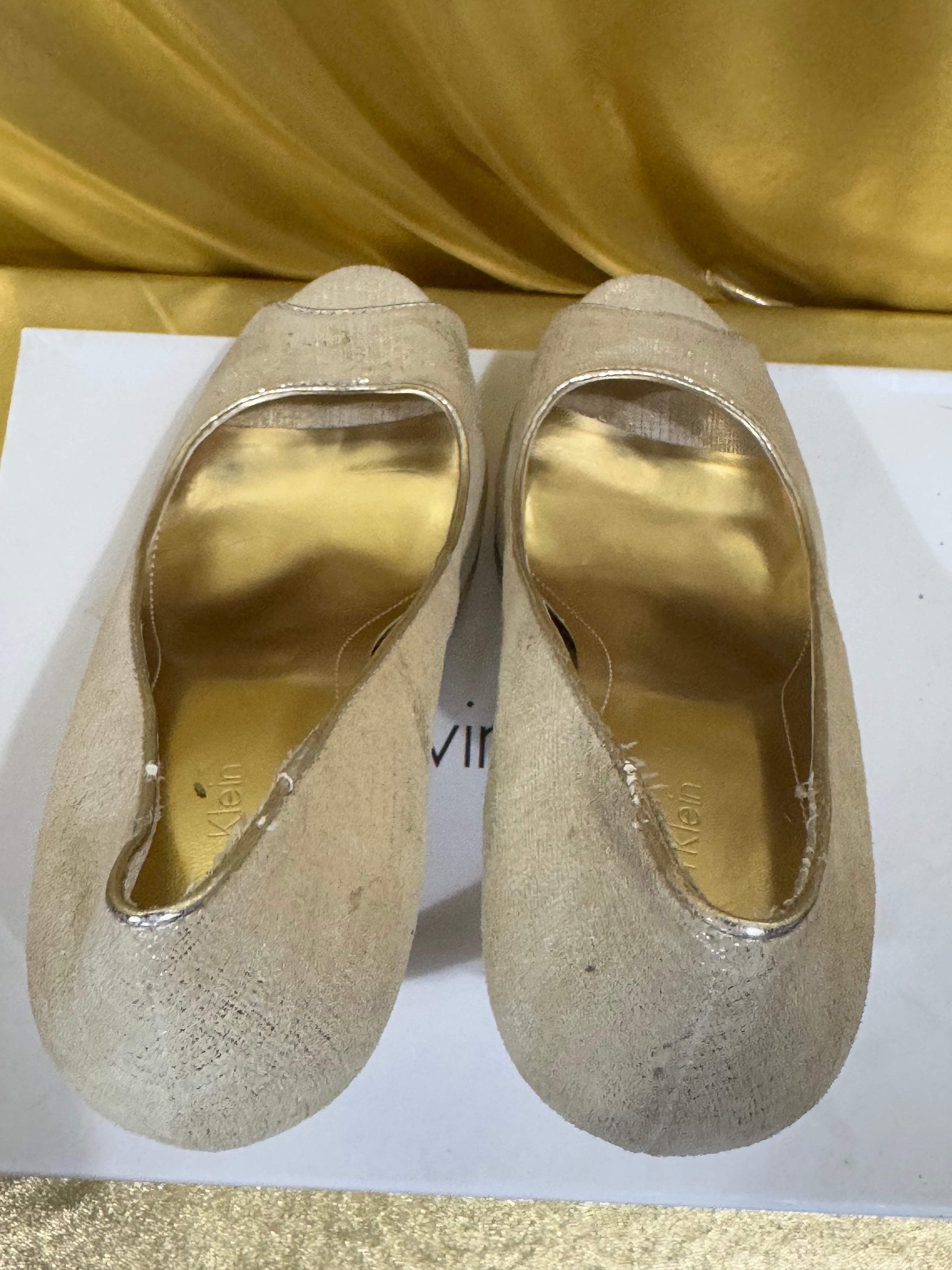NIB Calvin Klein Arielle Platinum Metallic Platform Peep-Toe Pumps Heels - Sz 7M