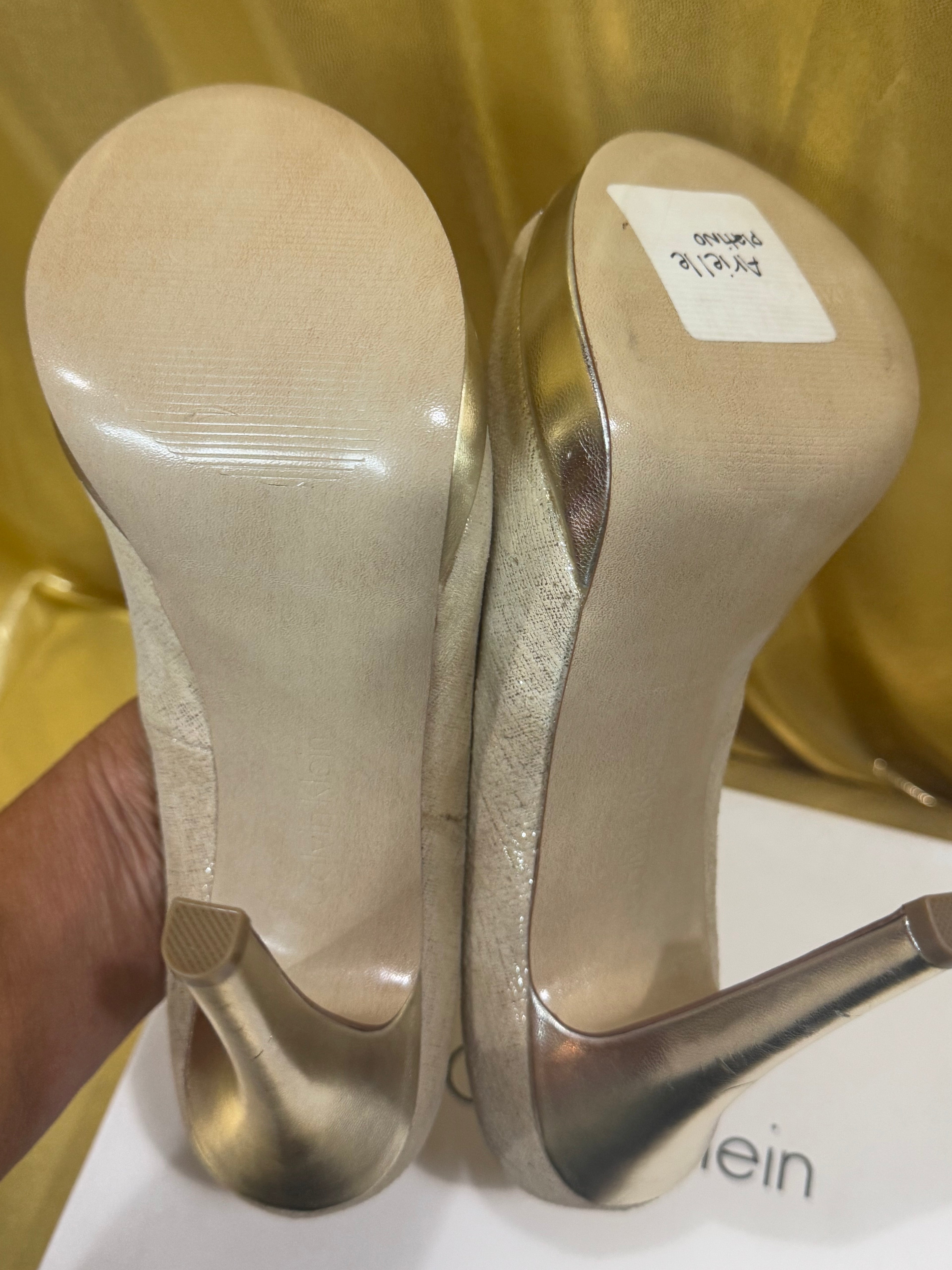 NIB Calvin Klein Arielle Platinum Metallic Platform Peep-Toe Pumps Heels - Sz 7M