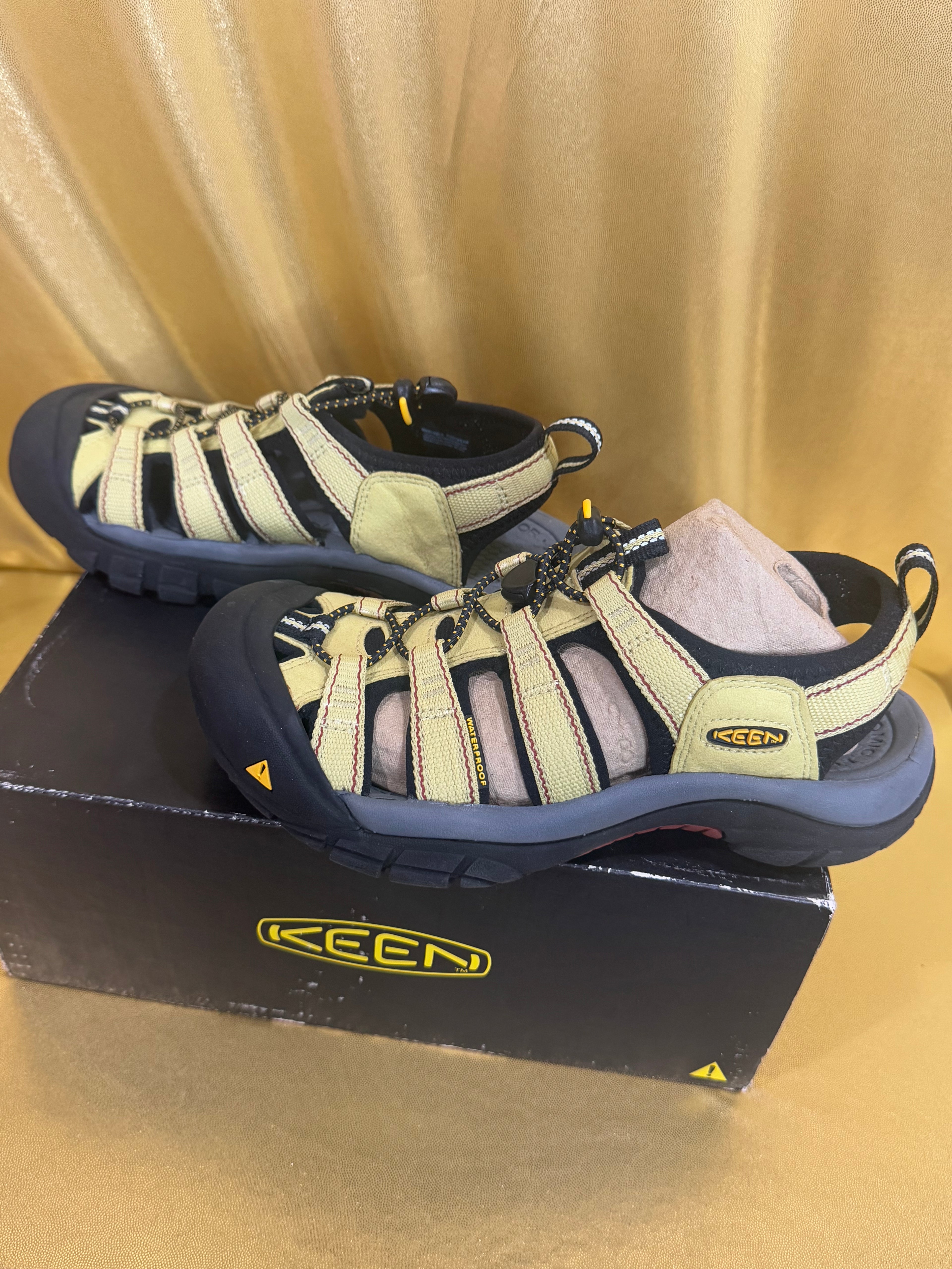 NIB KEEN Newport H2 Waterproof Sandals - Kiwi/Madder Brown (US 8.5 / EU 39)