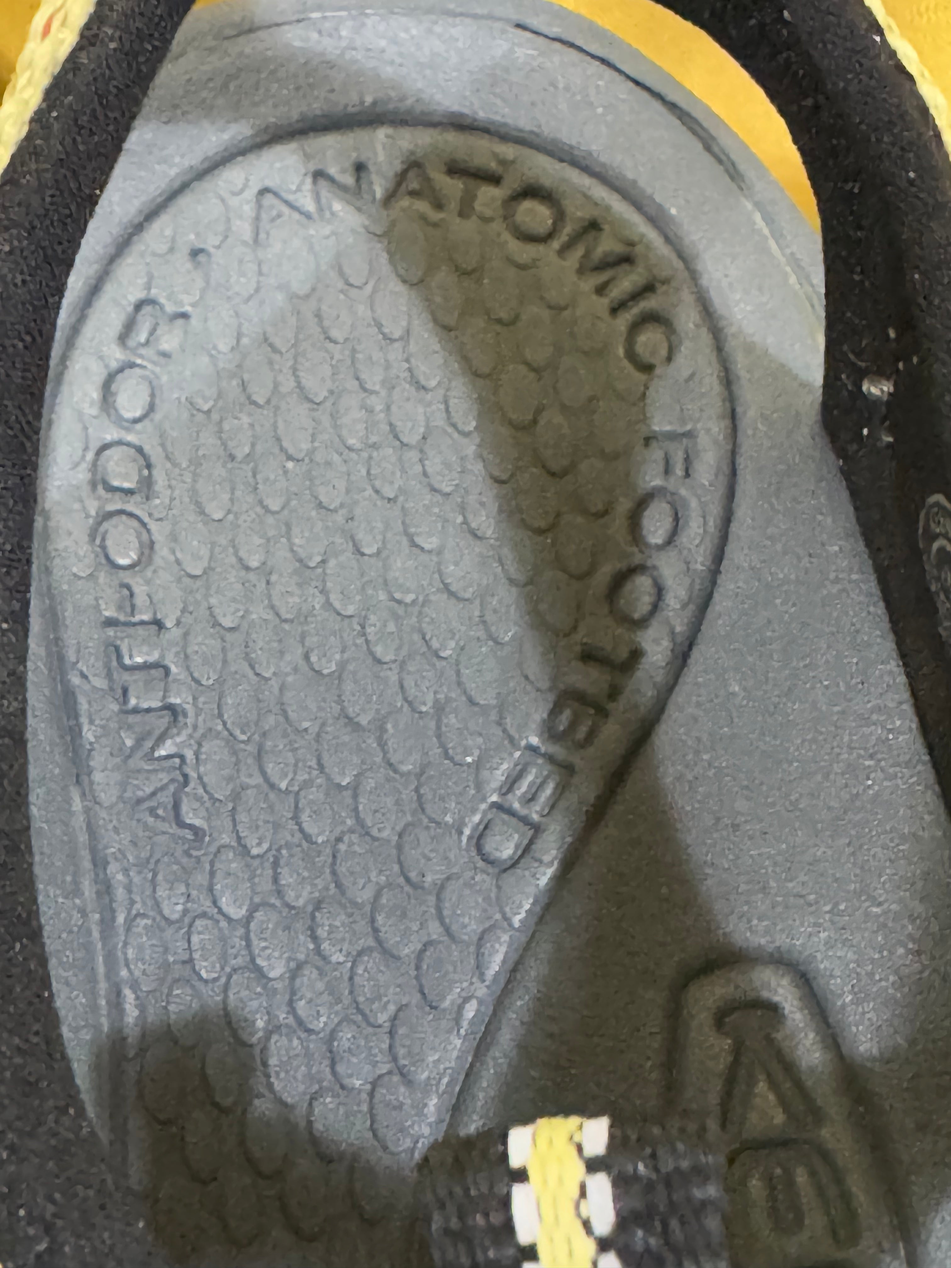 NIB KEEN Newport H2 Waterproof Sandals - Kiwi/Madder Brown (US 8.5 / EU 39)
