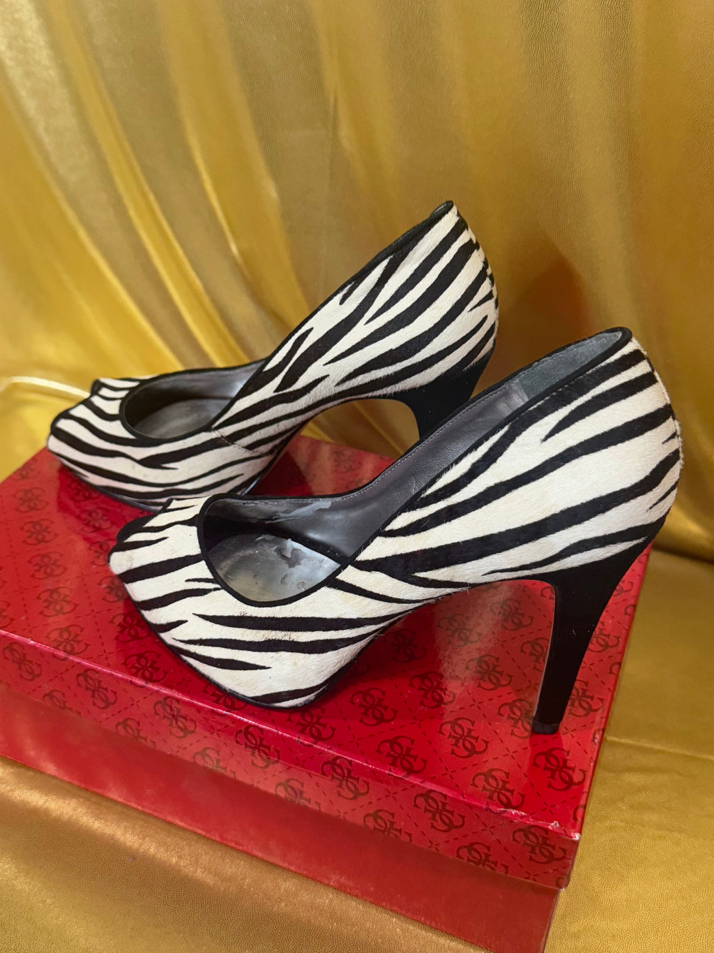 Guess by Marciano Mallory Ann Zebra Peep Toe Pump Size 6.5 NIB