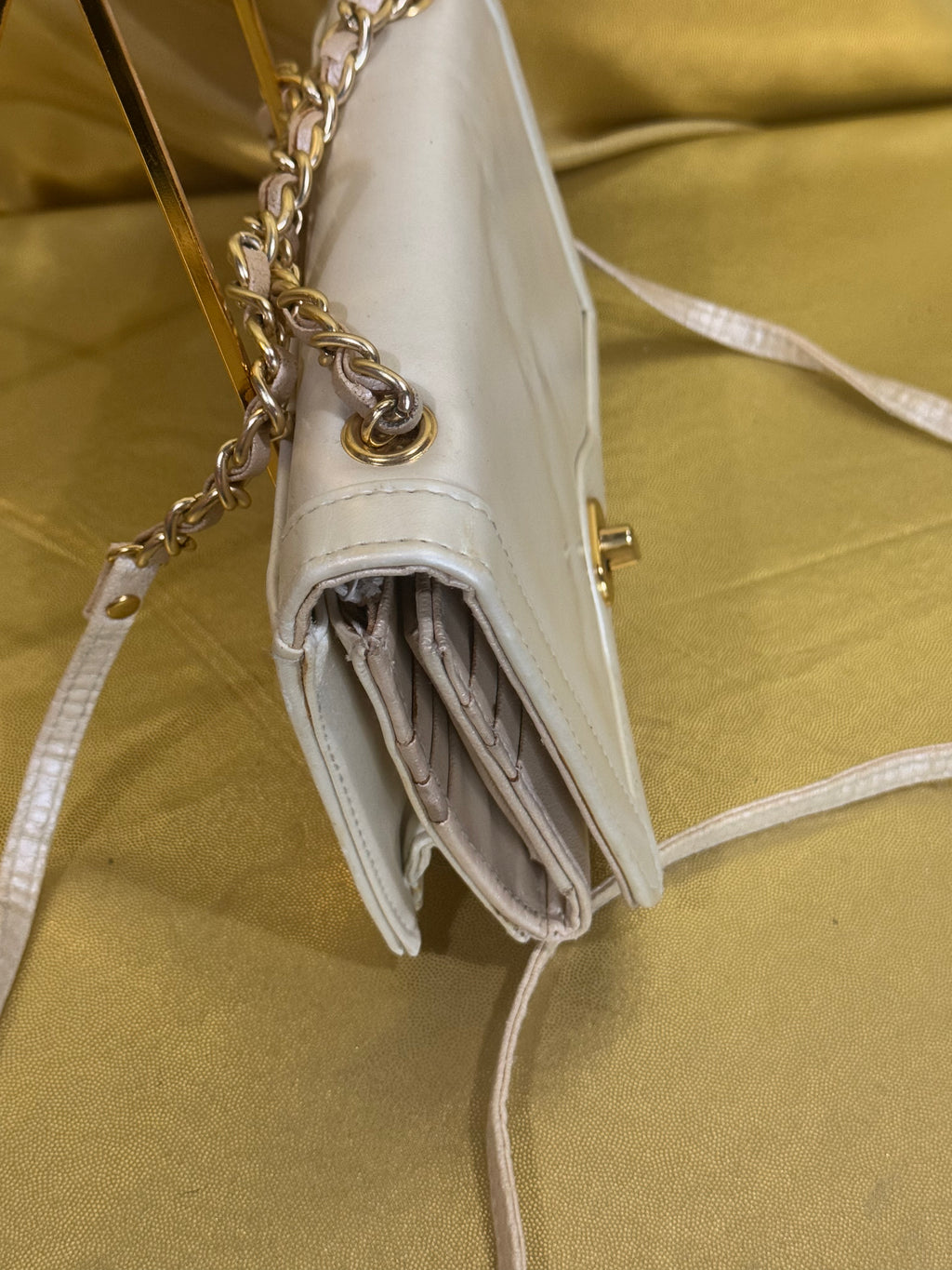 Vintage Cream Leather Flap Crossbody Bag – Turn-Lock Chain Convertible Mini Purse with Built-In Mirror