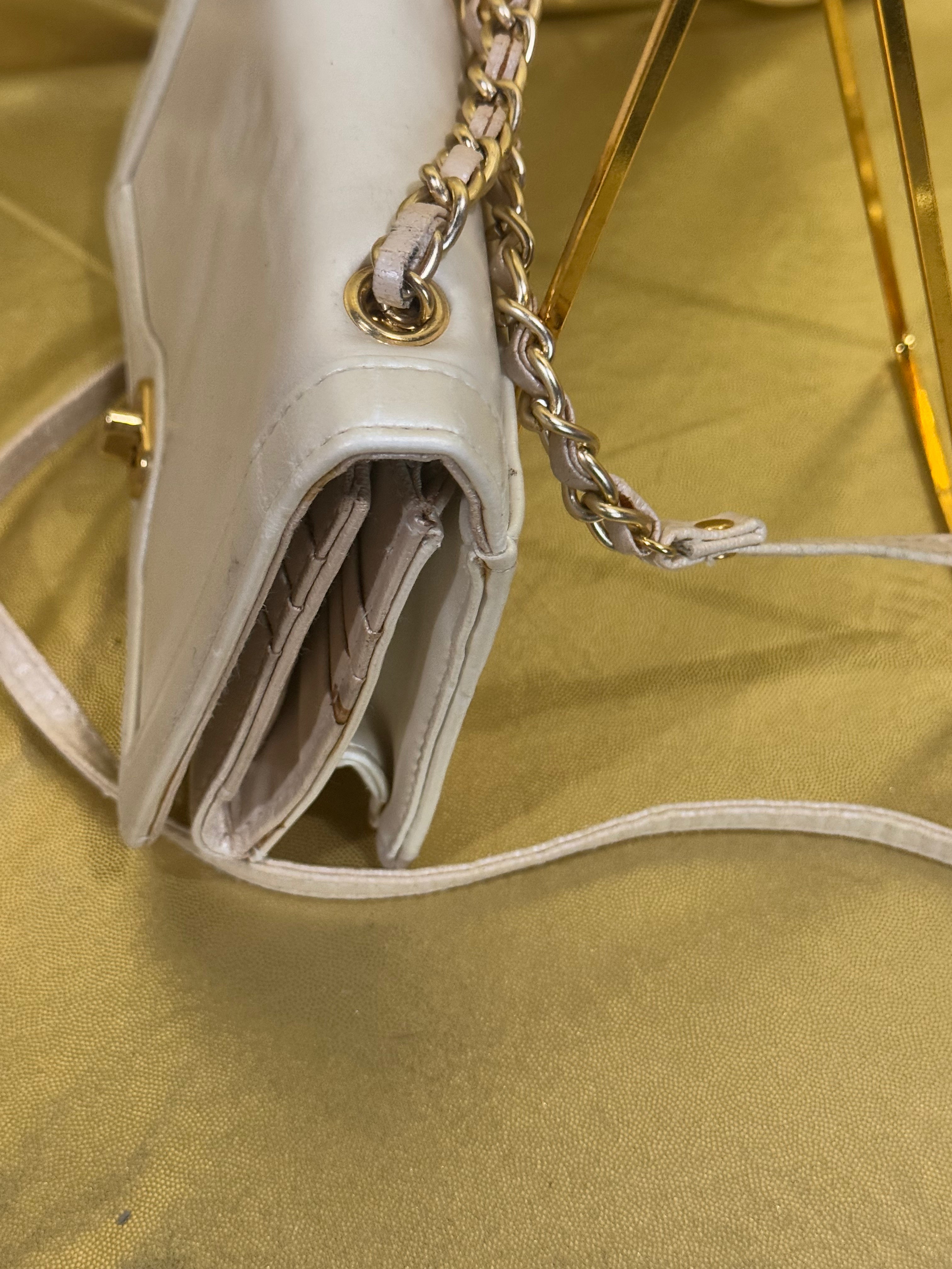 Vintage Cream Leather Flap Crossbody Bag – Turn-Lock Chain Convertible Mini Purse with Built-In Mirror
