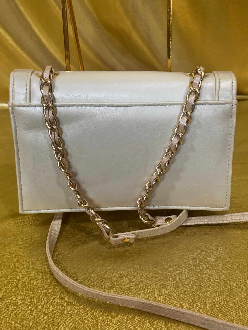 Vintage Cream Leather Flap Crossbody Bag – Turn-Lock Chain Convertible Mini Purse with Built-In Mirror