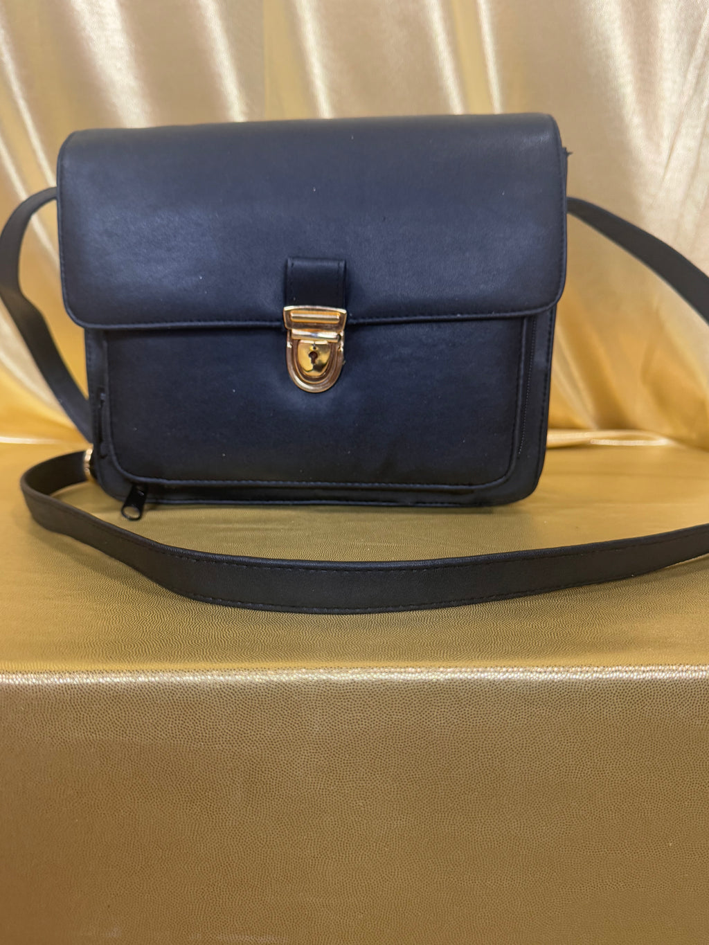 Vintage Black Structured Shoulder Bag – Classic Retro Crossbody with Mirror