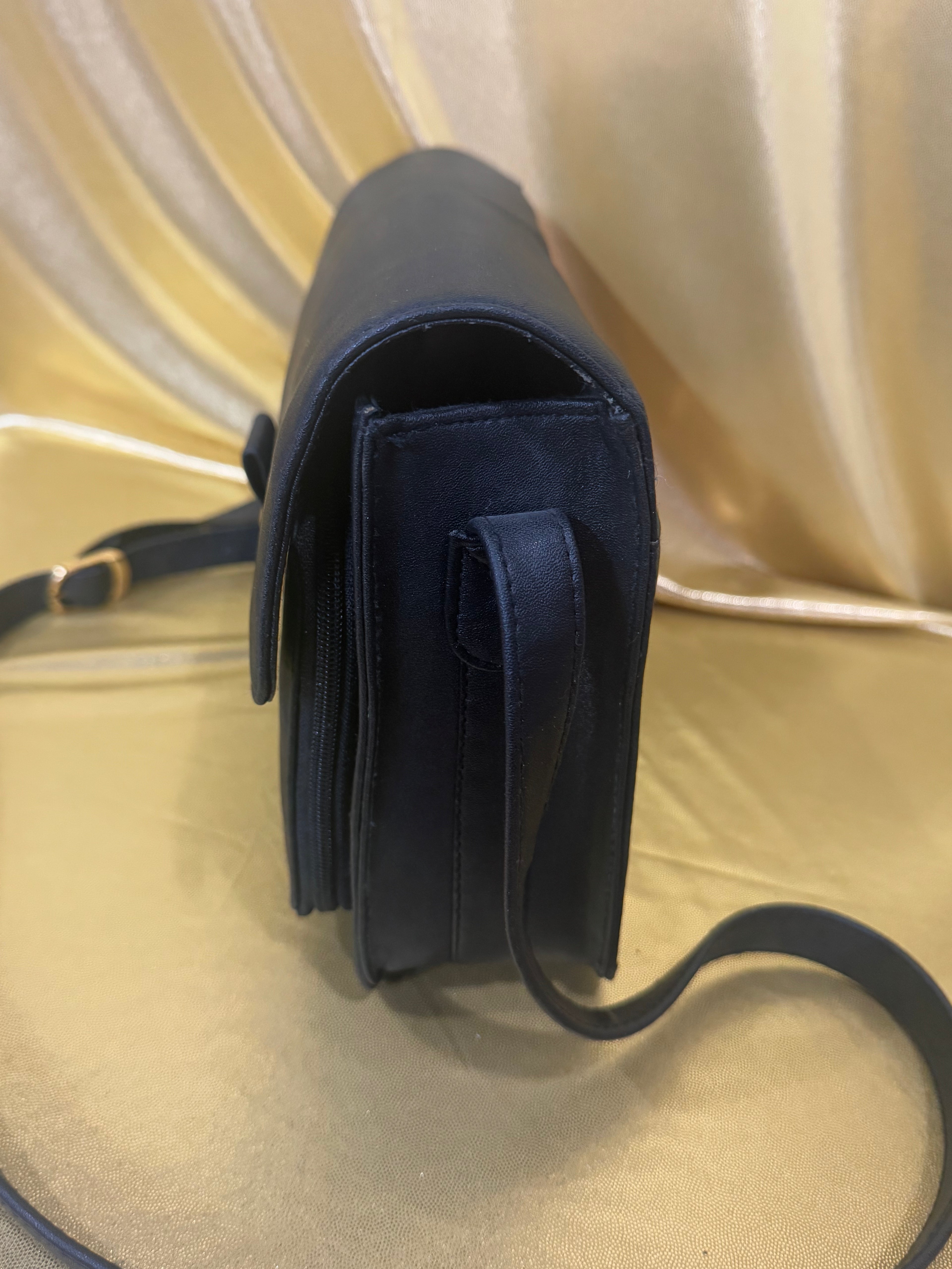 Vintage Black Structured Shoulder Bag – Classic Retro Crossbody with Mirror