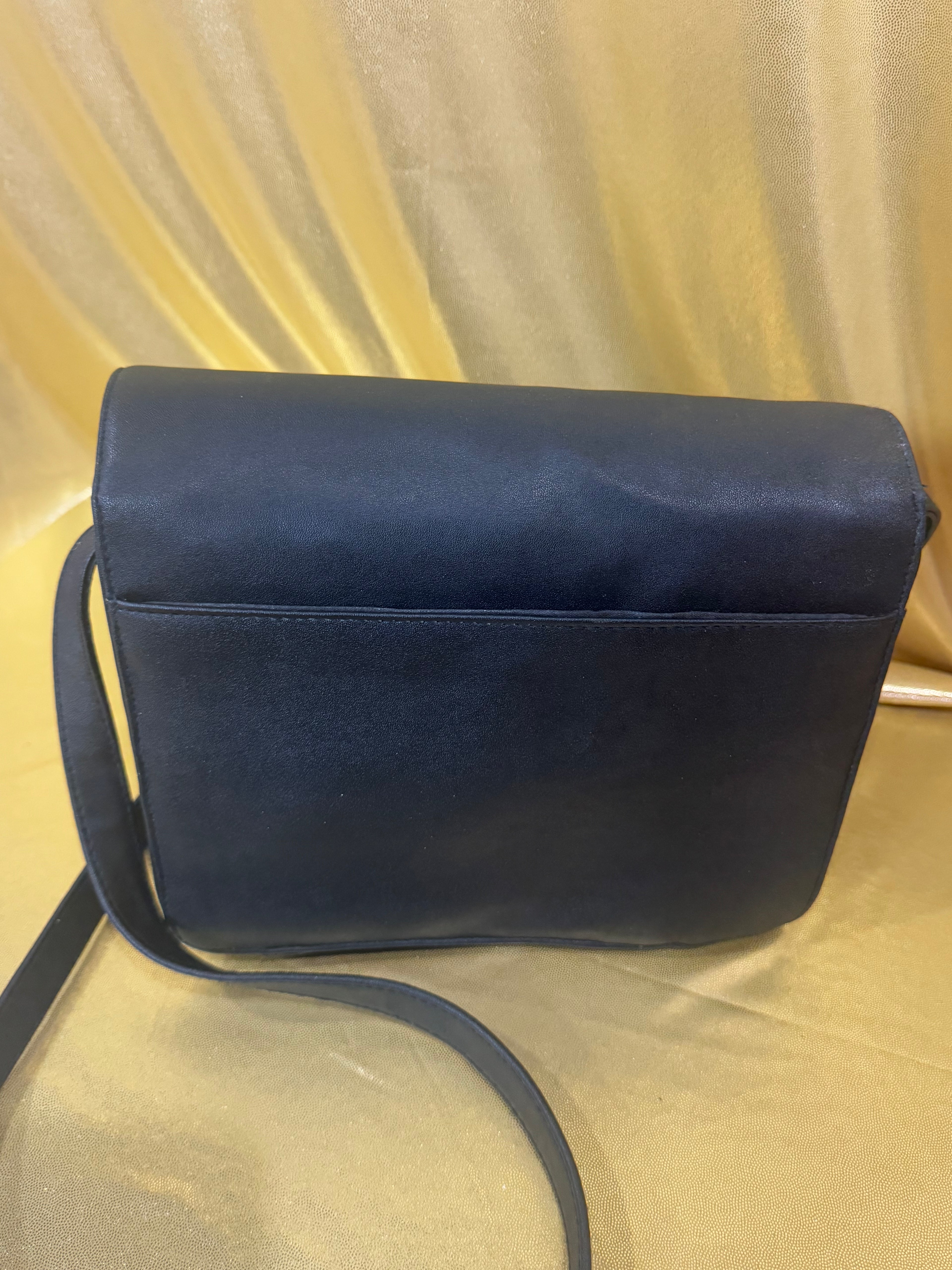 Vintage Black Structured Shoulder Bag – Classic Retro Crossbody with Mirror