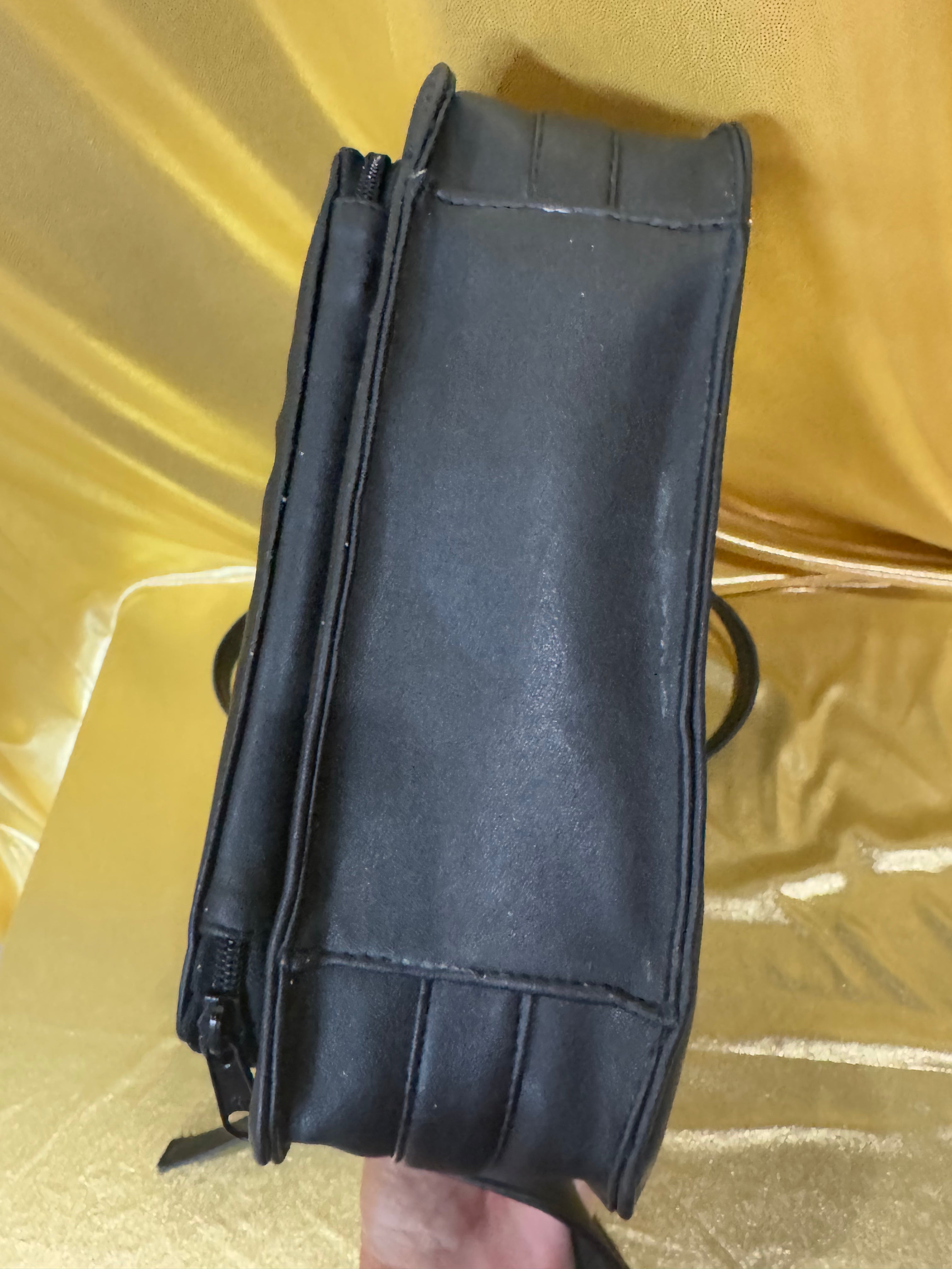 Vintage Black Structured Shoulder Bag – Classic Retro Crossbody with Mirror