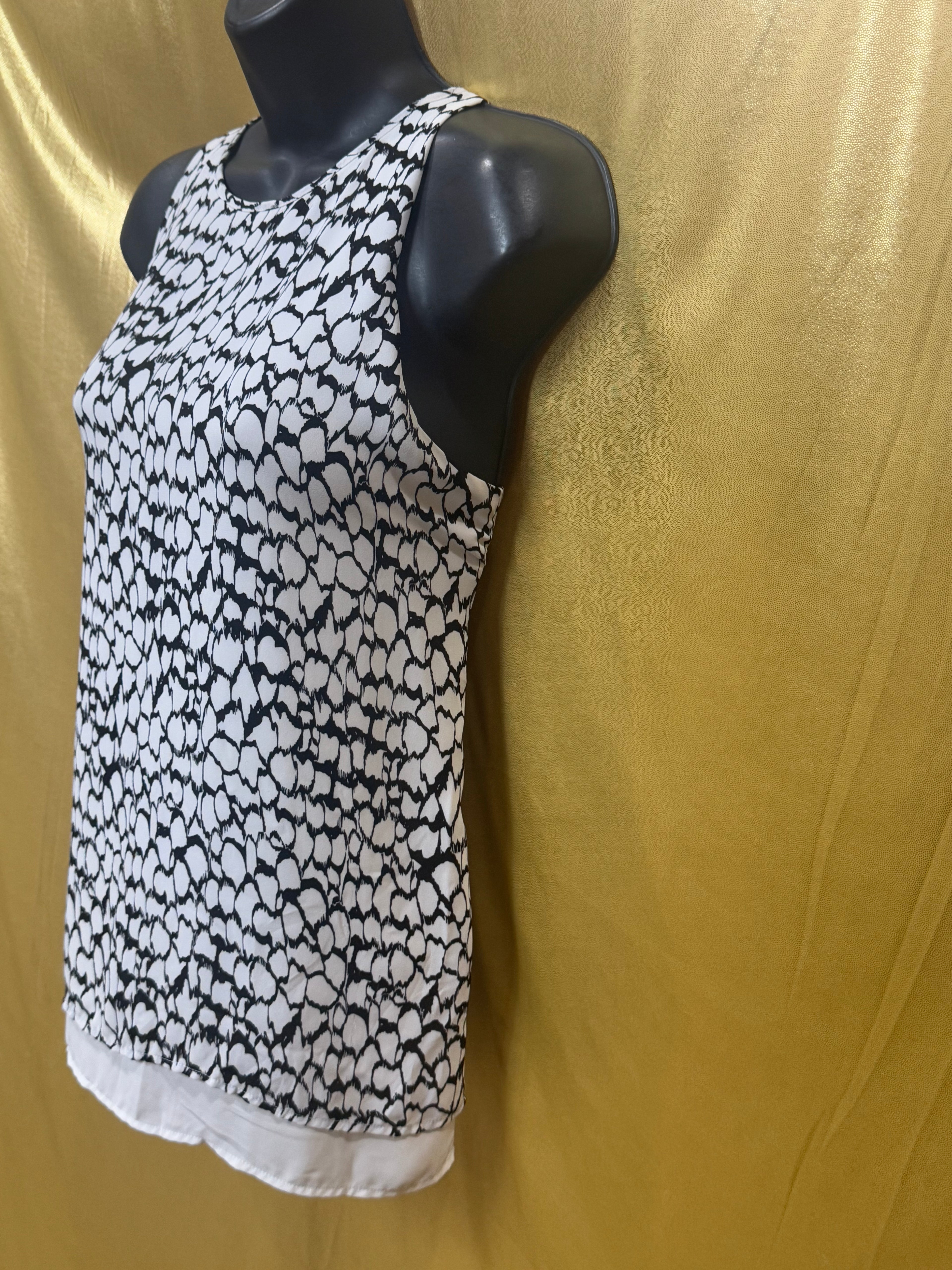 DALIA Black & White Pebble Print Split Back Tank Top - Size M - Zipper Neck