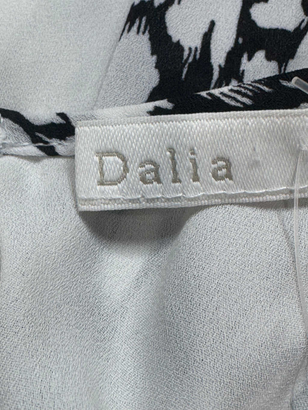DALIA Black & White Pebble Print Split Back Tank Top - Size M - Zipper Neck