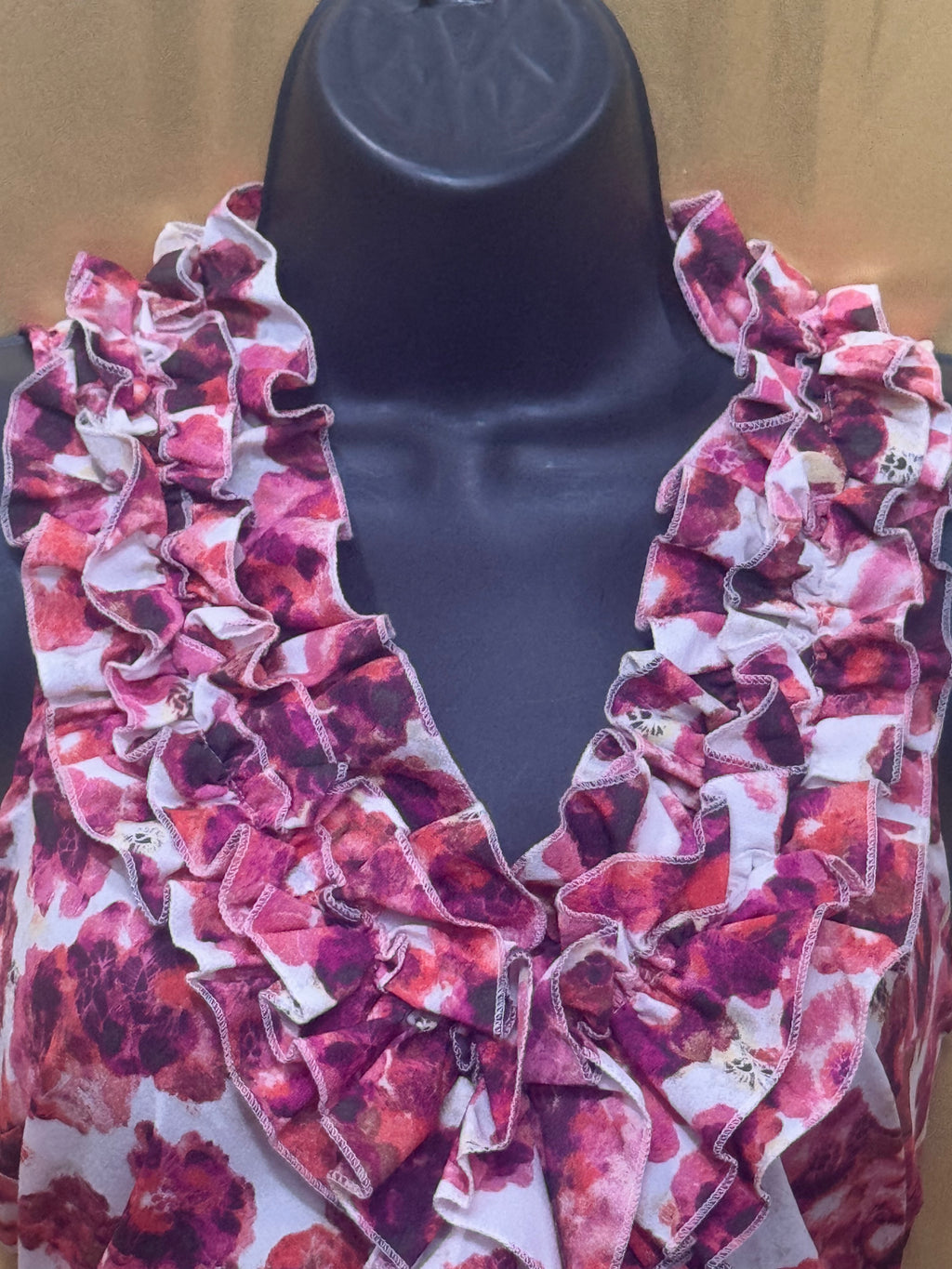 New York & Company Floral Ruffle V-Neck Tank Top Size M