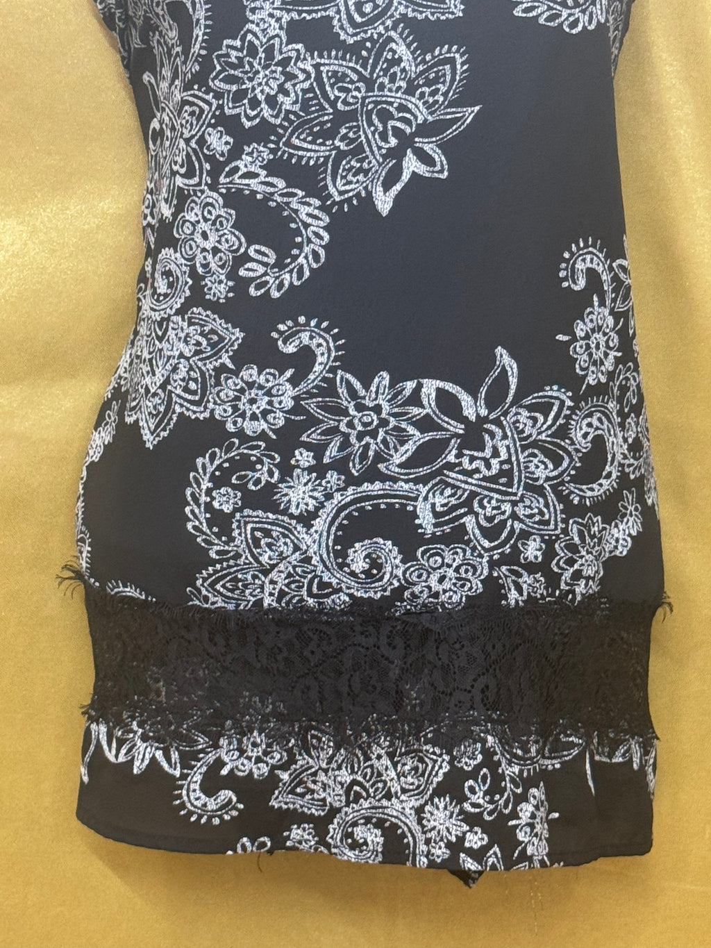 Paper Crane Black Paisley Lace Hem Tank Top Blouse - Medium