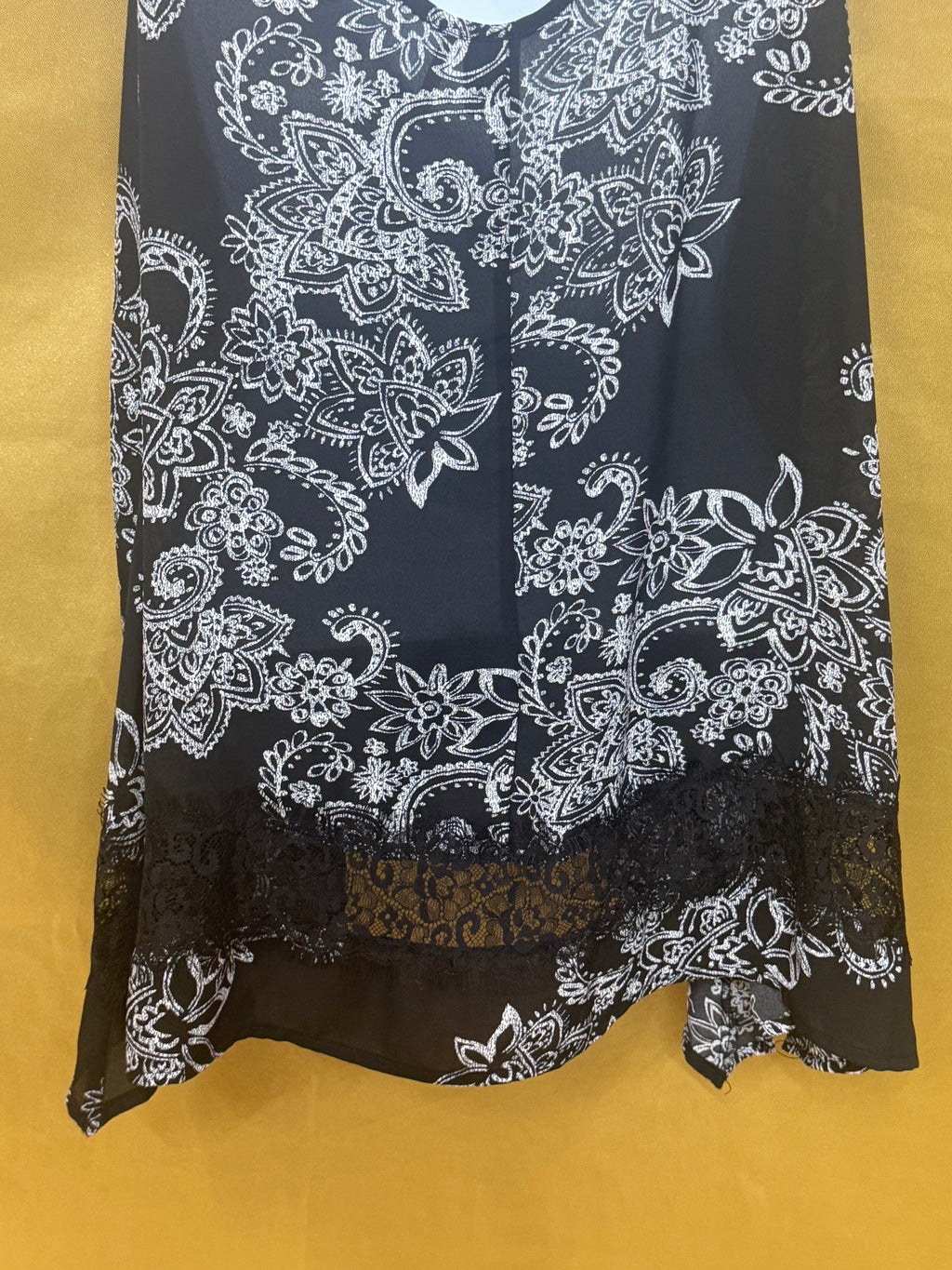 Paper Crane Black Paisley Lace Hem Tank Top Blouse - Medium