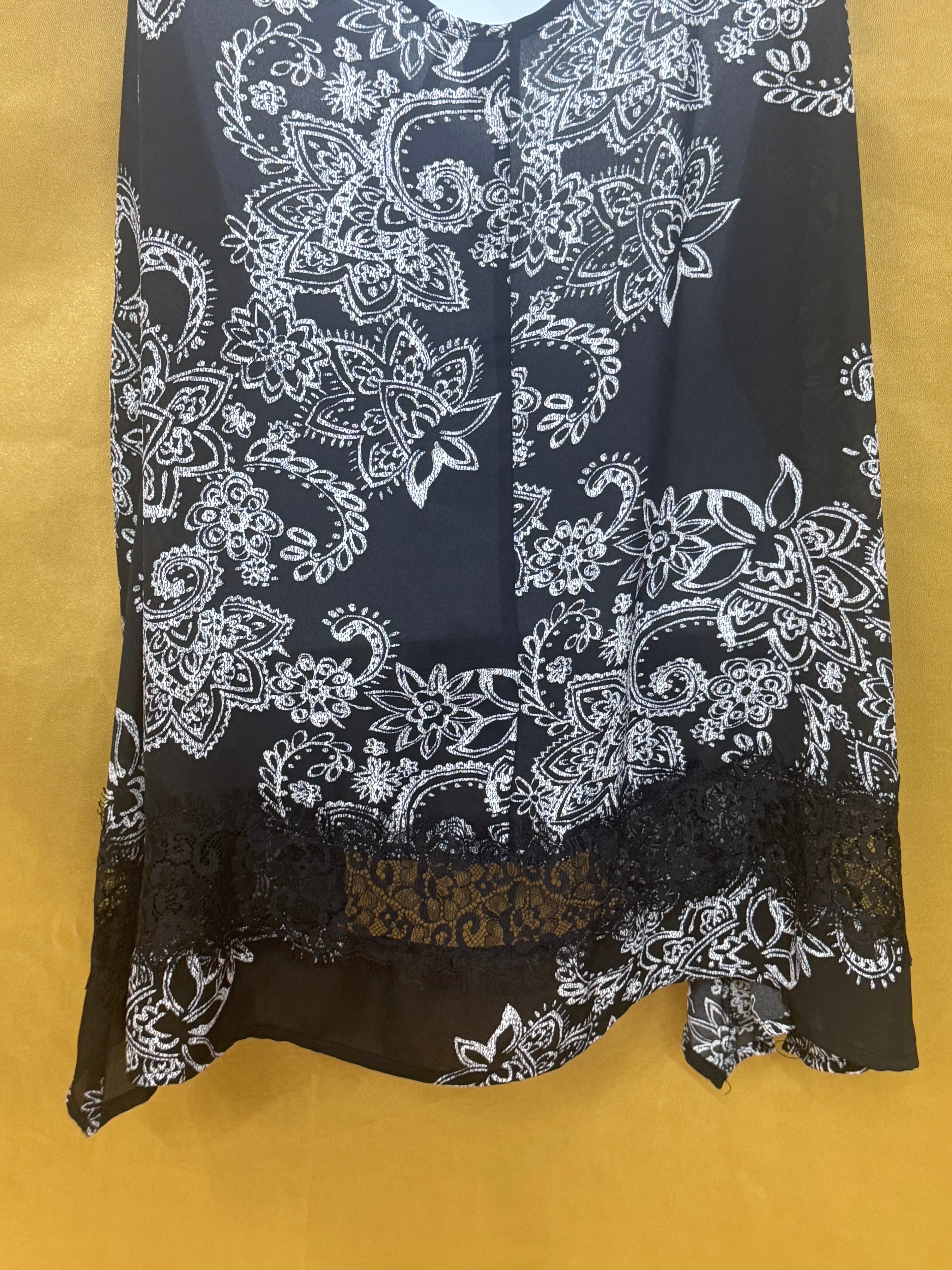 Paper Crane Black Paisley Lace Hem Tank Top Blouse - Medium