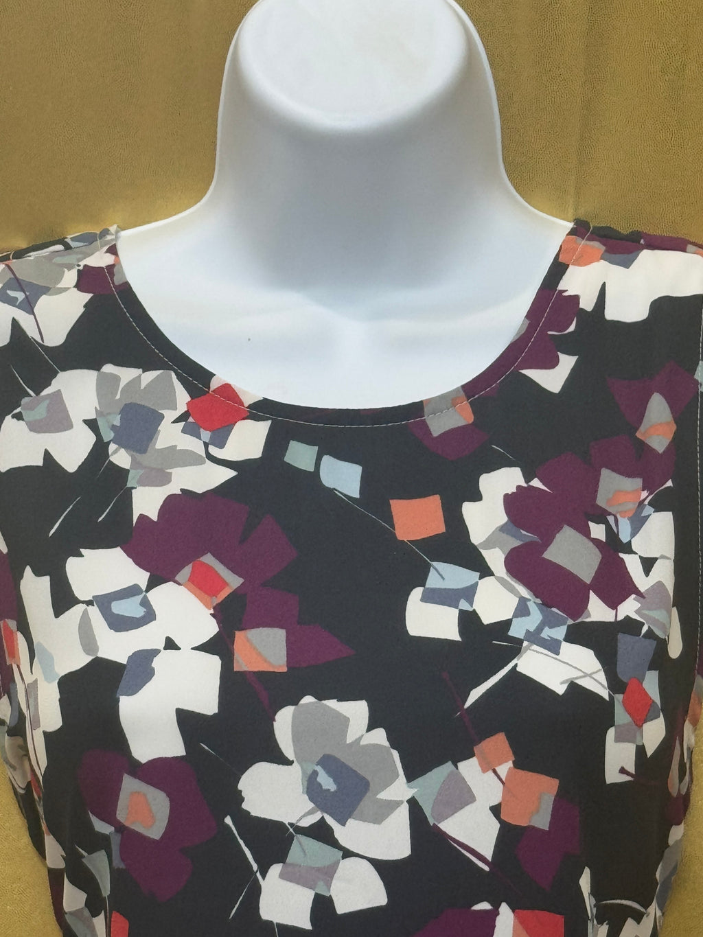 Banana Republic Sleeveless Peplum Top Size Medium Abstract Geometric Floral Blouse
